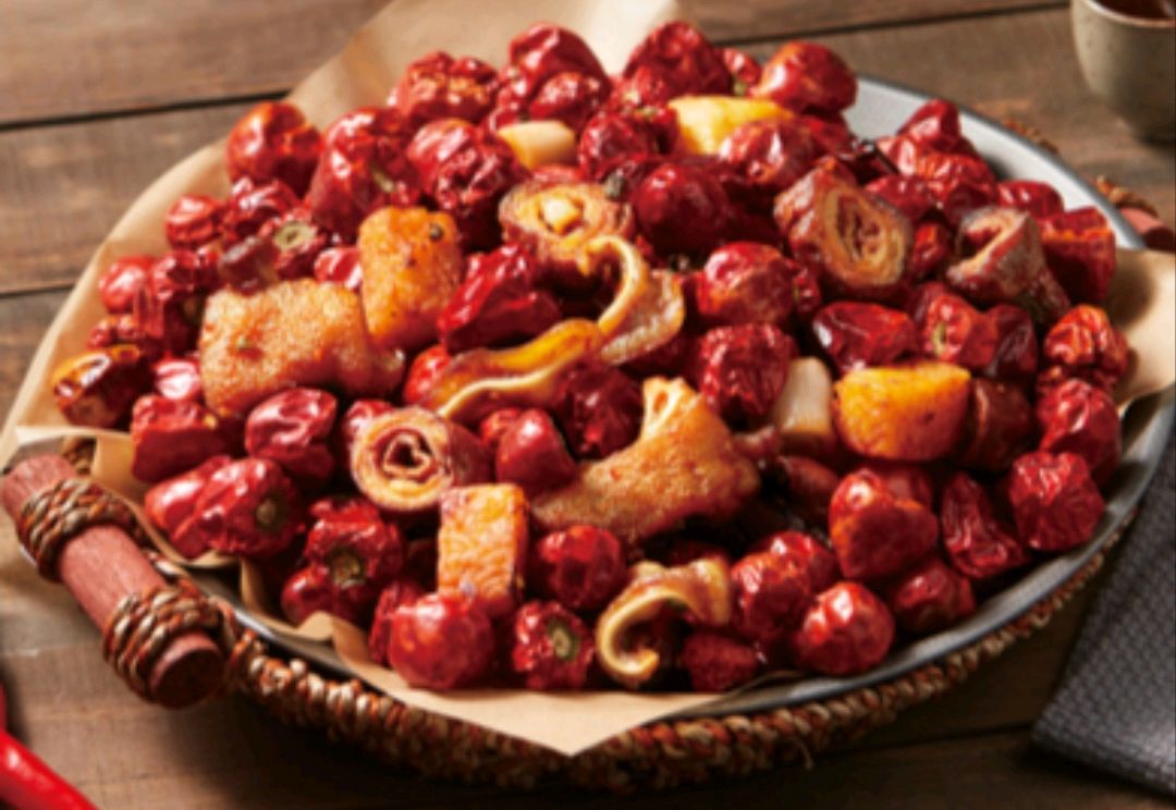 网红美食福利,香辣猪三宝,先卤后烧香味浓郁.