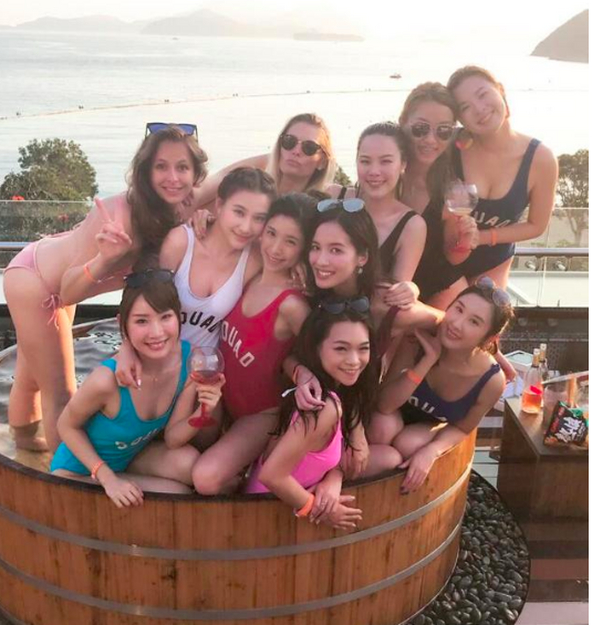 何超莲是何鸿燊和三太太陈婉珍的女儿,她被称为"全球最索千金",意思