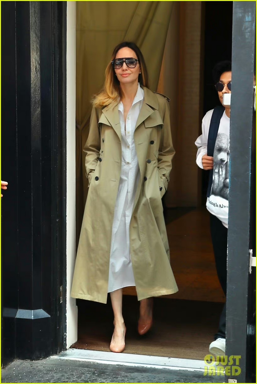 安吉丽娜·朱莉和儿子pax在纽约外出街拍