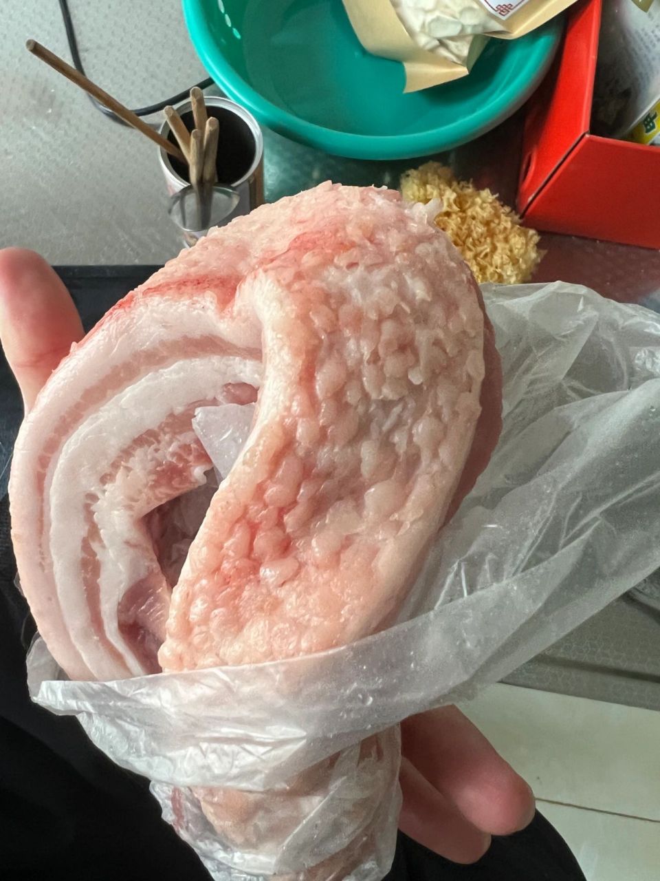 这个肉买回来好好的,放了半天就成这样了?