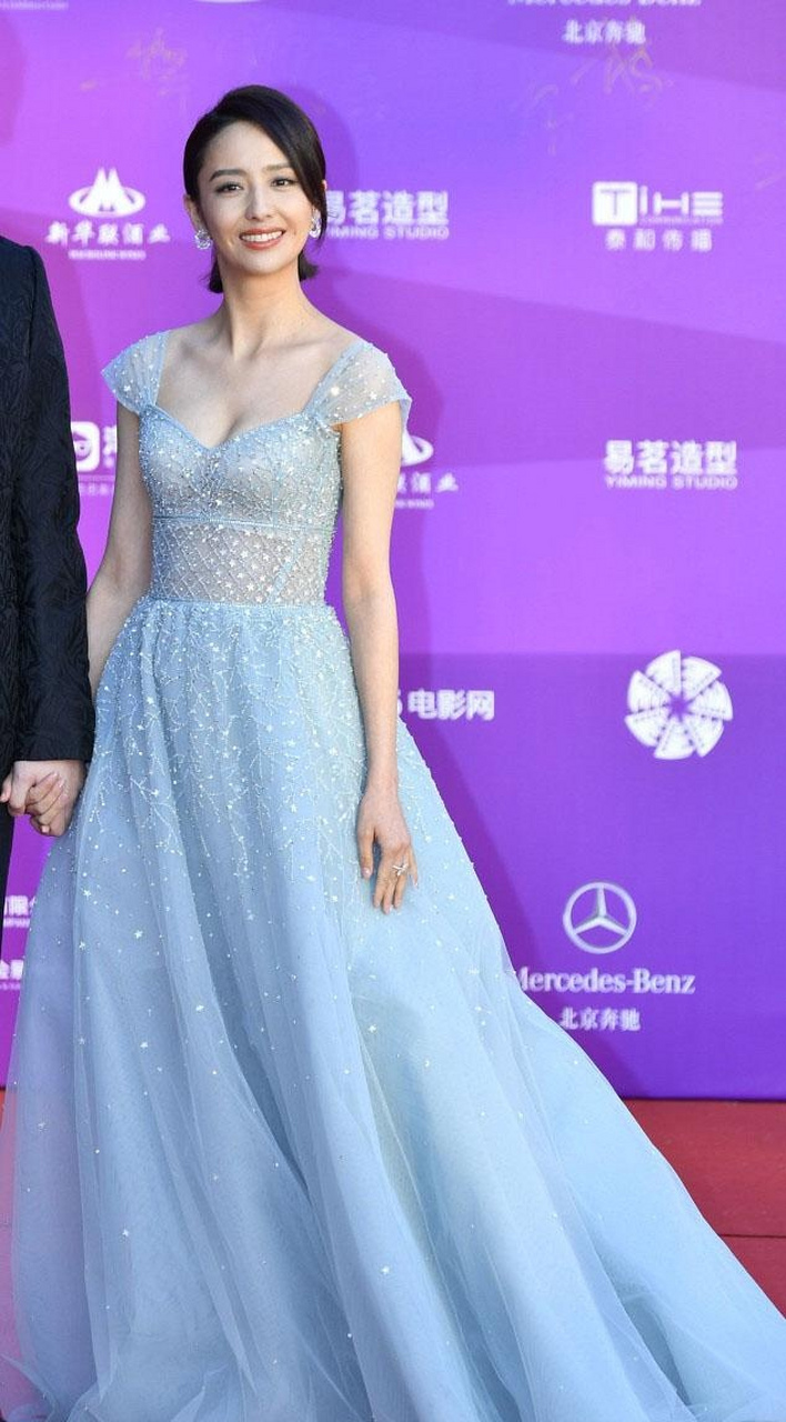 佟丽娅蓝色礼服