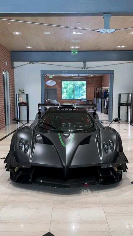 价值半个亿的帕加尼超级跑车外观太帅了