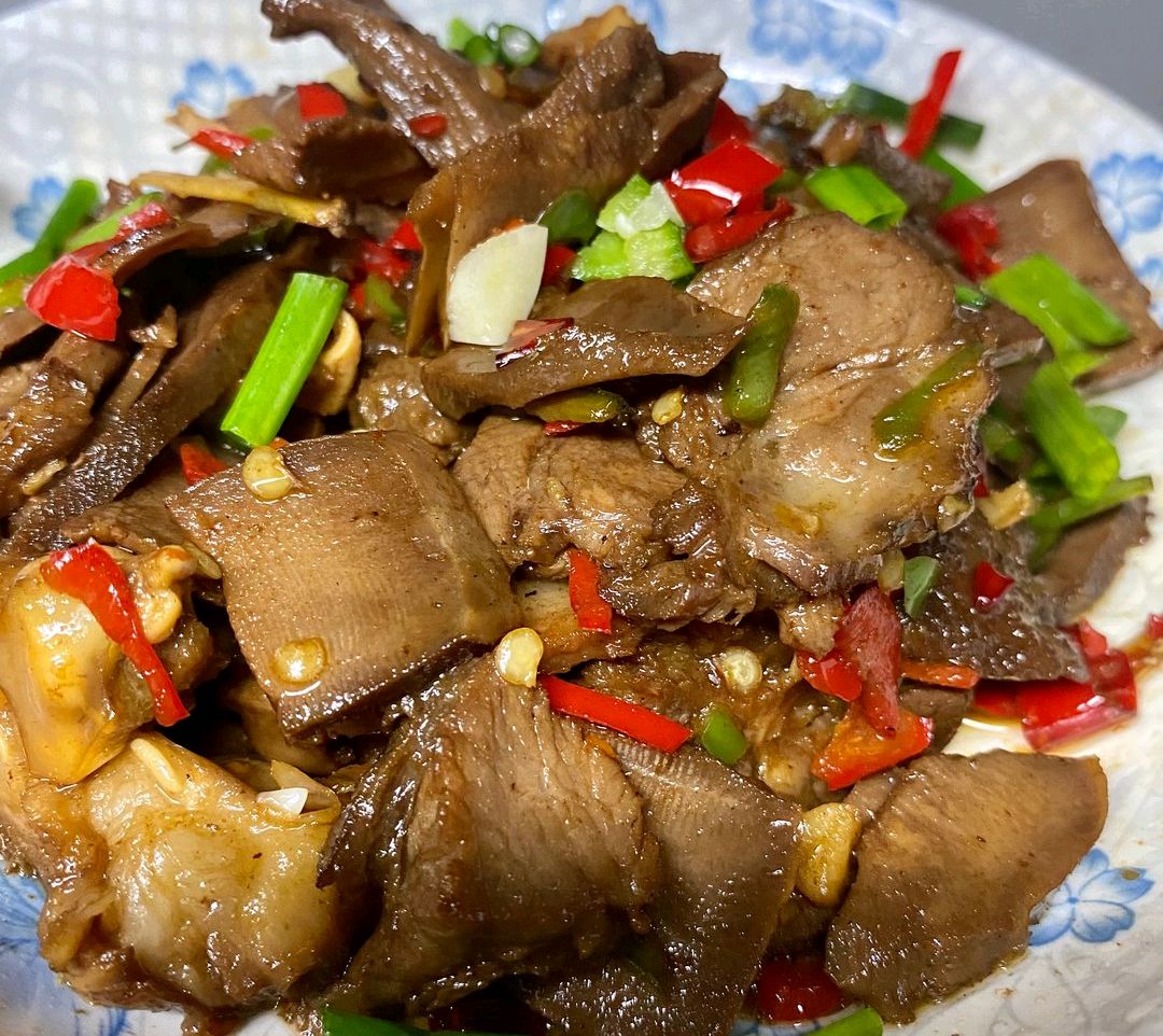 青红辣椒炒牛舌下饭配米饭非常好吃太有嚼劲了