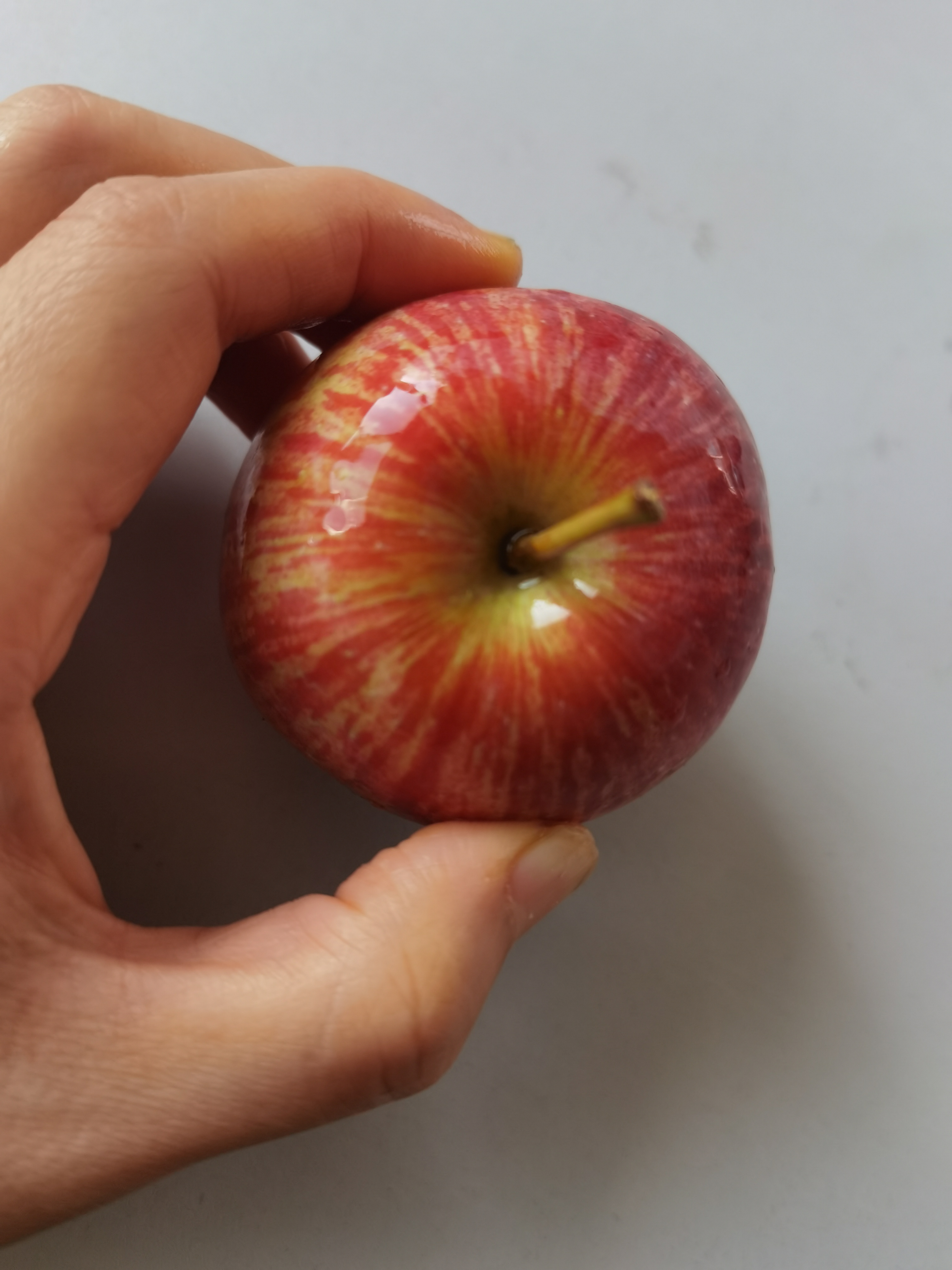 吃一个鸡蛋大小的南非苹果