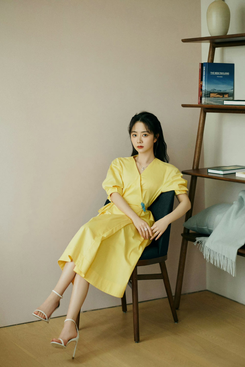 谭松韵  高跟凉鞋美脚