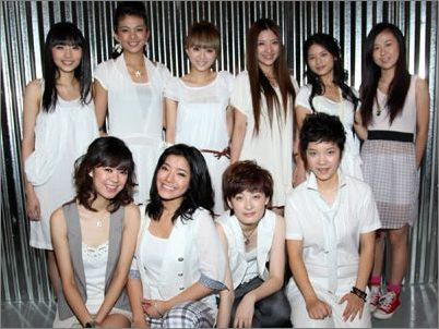 "超女"江映蓉近照:脸色惨白妆容怪异,被网友戏称"僵硬容"