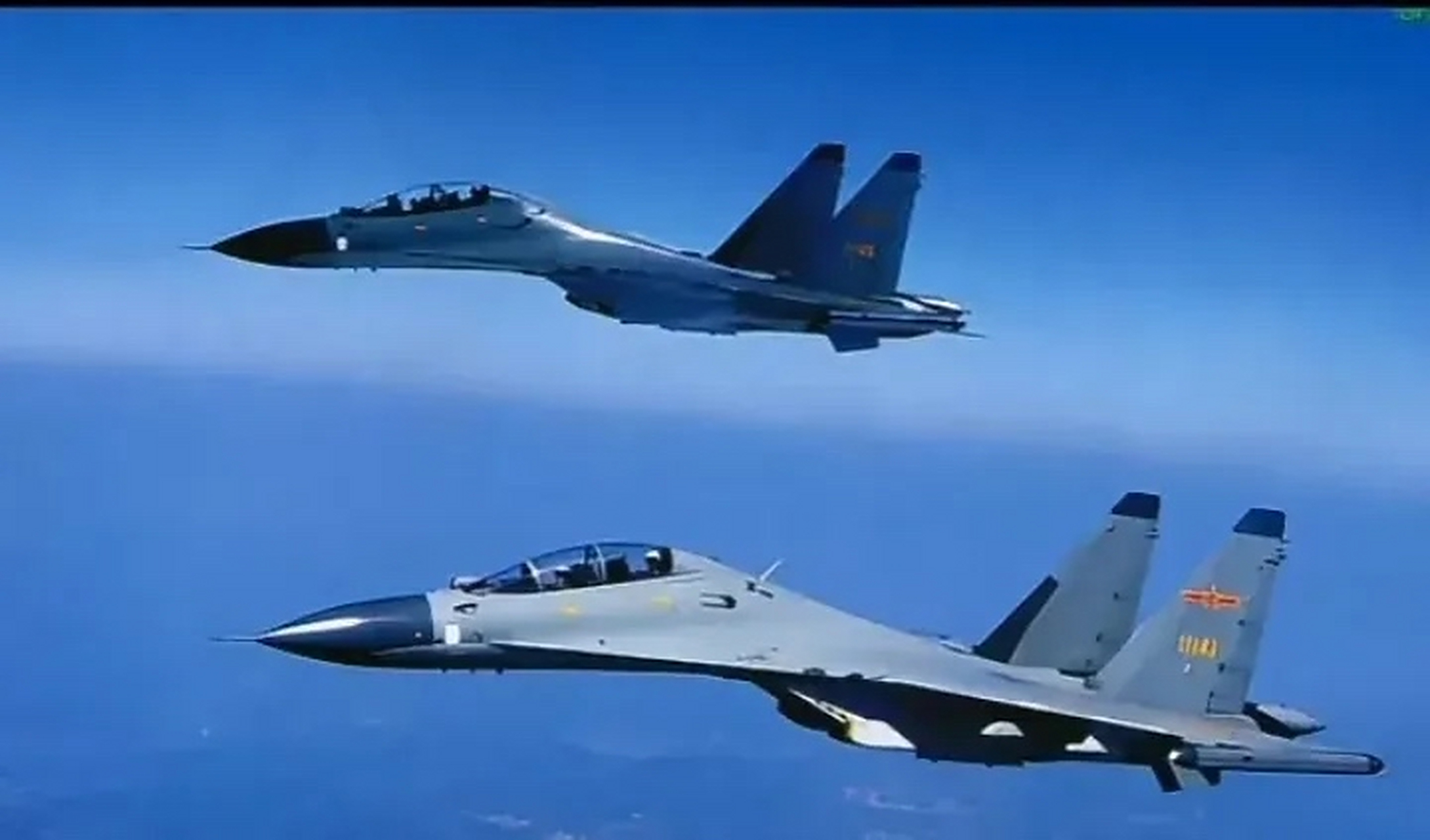 这款歼十六战机集成了多项黑科技,性能远超美式f15e,成为中国空军实力