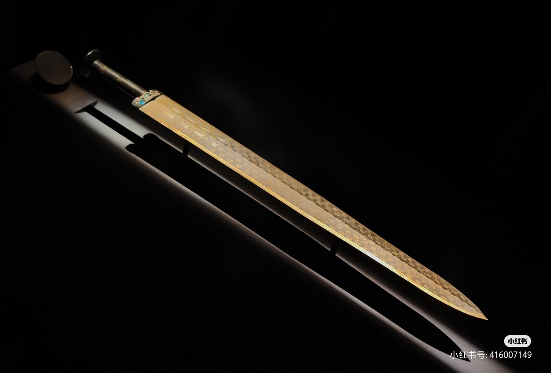 关于越王勾践剑在湖北出土,有两种说法.