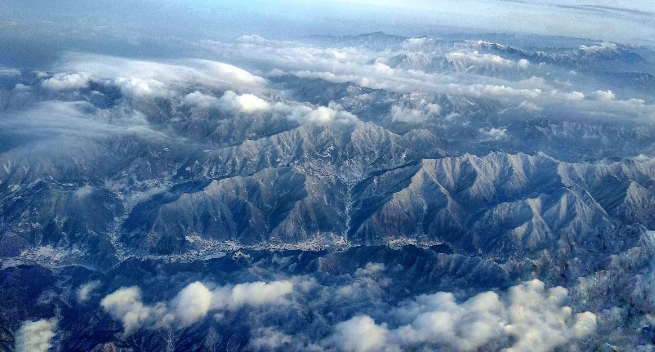 为什么秦岭会是中华龙脉?卫星地图下的主峰太白山也许能找到答案