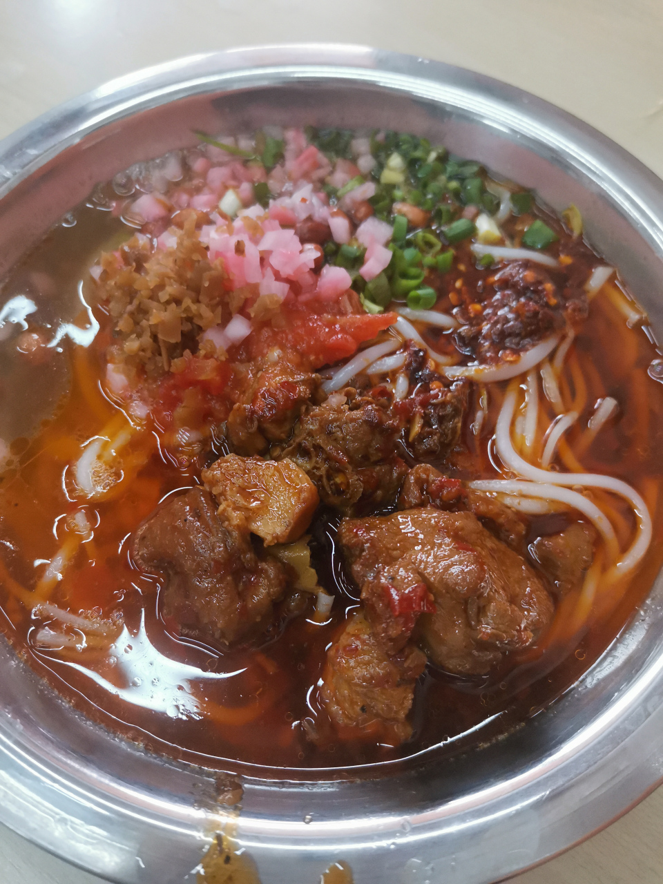 早餐,简简单单地吃一点,一碗辣鸡粉,就是一顿饭,朋友们,来贵阳吃早餐