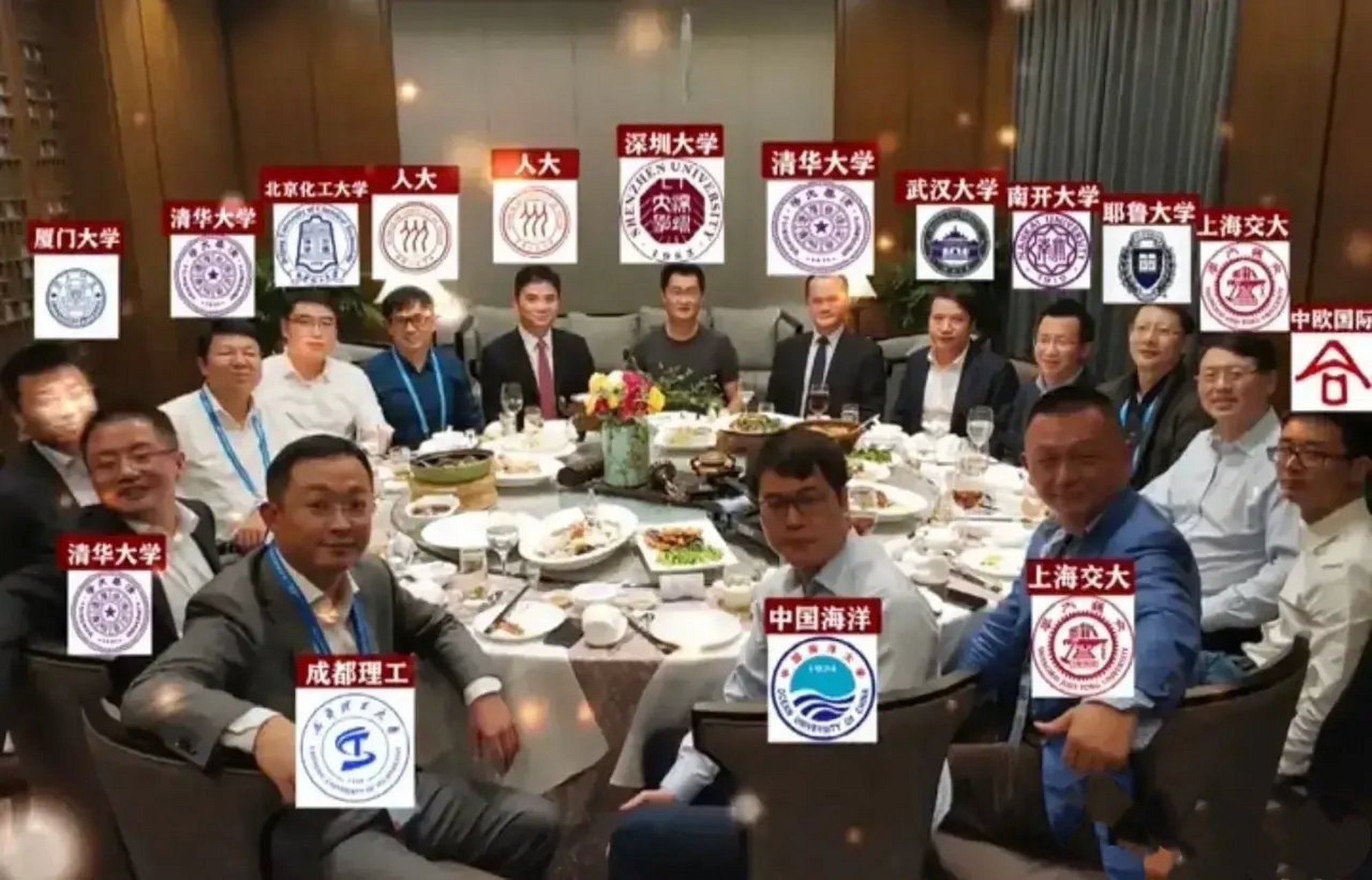 一桌高学历大佬搭台,一伙低学历草根唱戏, 二者联手,成功搏取天量眼球