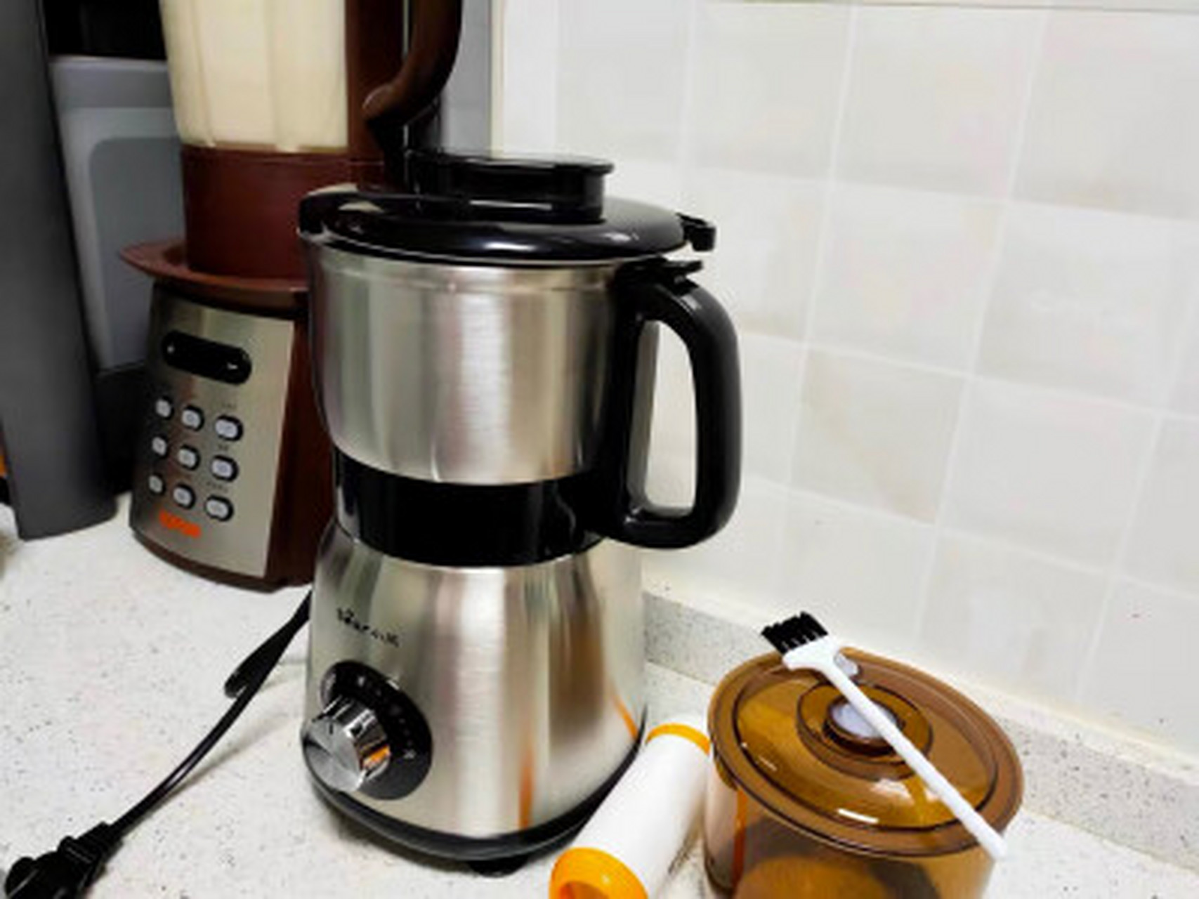 小熊(bear)研磨机 家用磨粉机 中药粉碎机 五谷杂粮干粉机 药材小型