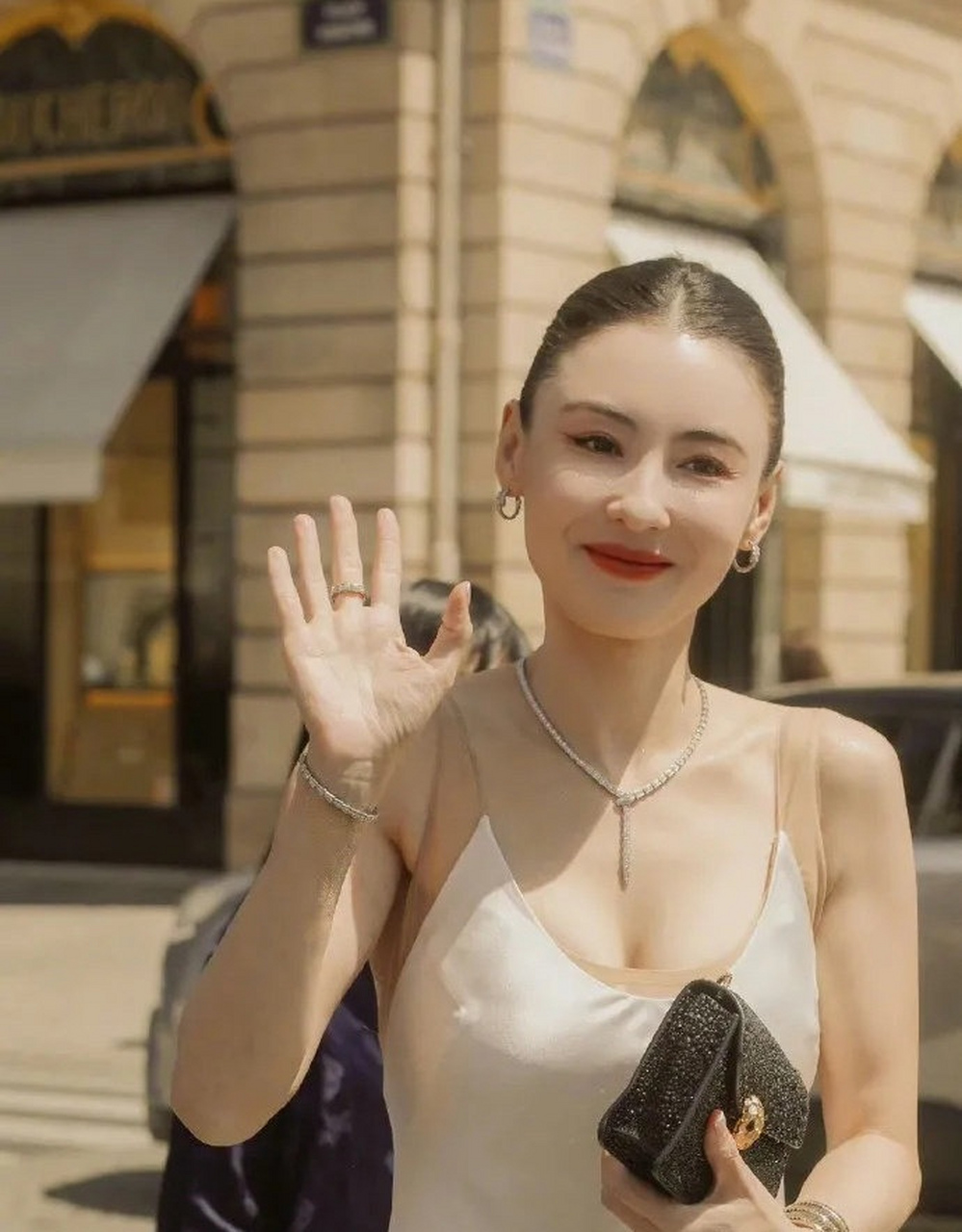 张柏芝的头骨堪称教科书级别,整形外科发展至今,虽然已经很成熟了,但