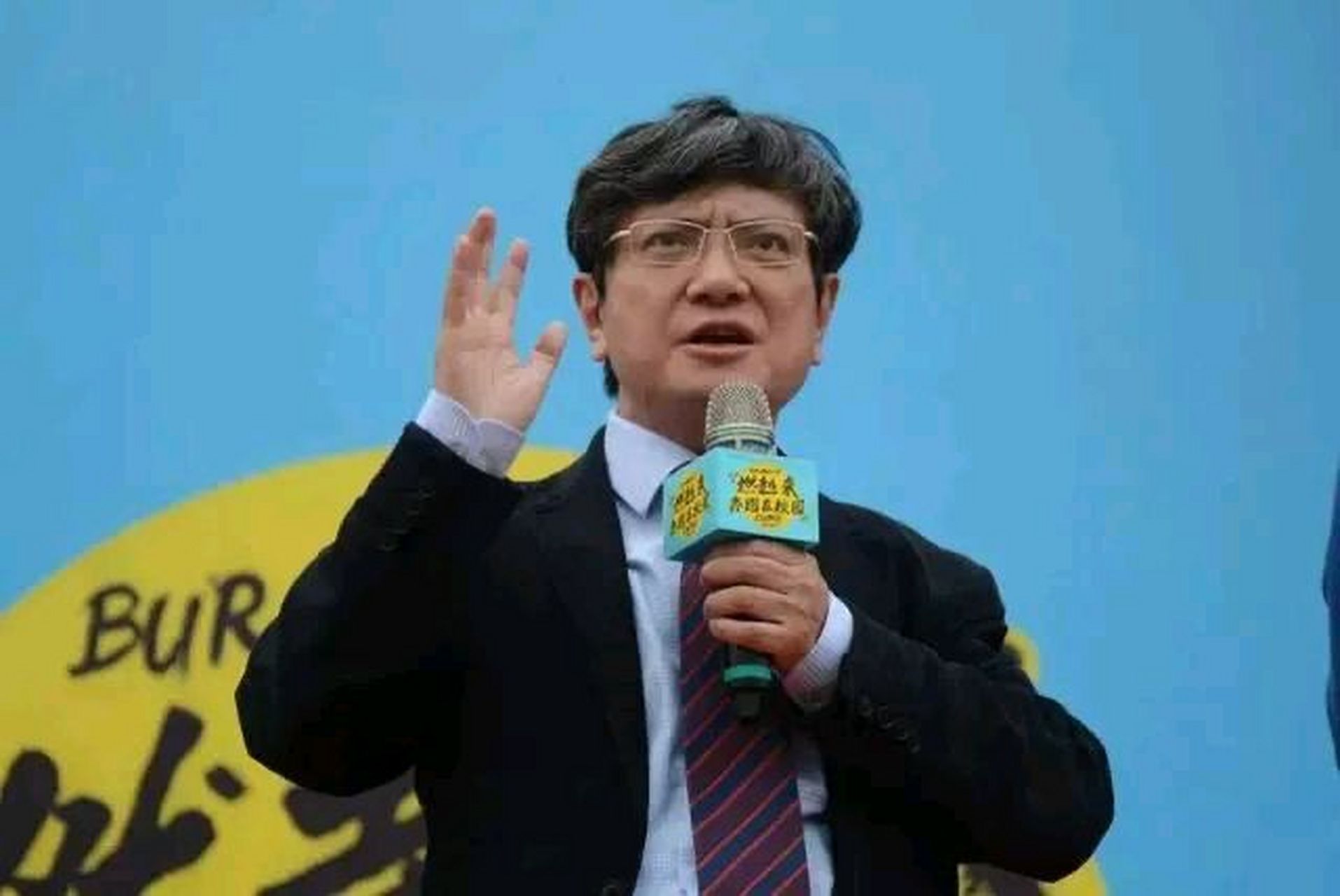 郑强:日本家庭小轿车普及率,平均一个家庭已经都是2辆了 .