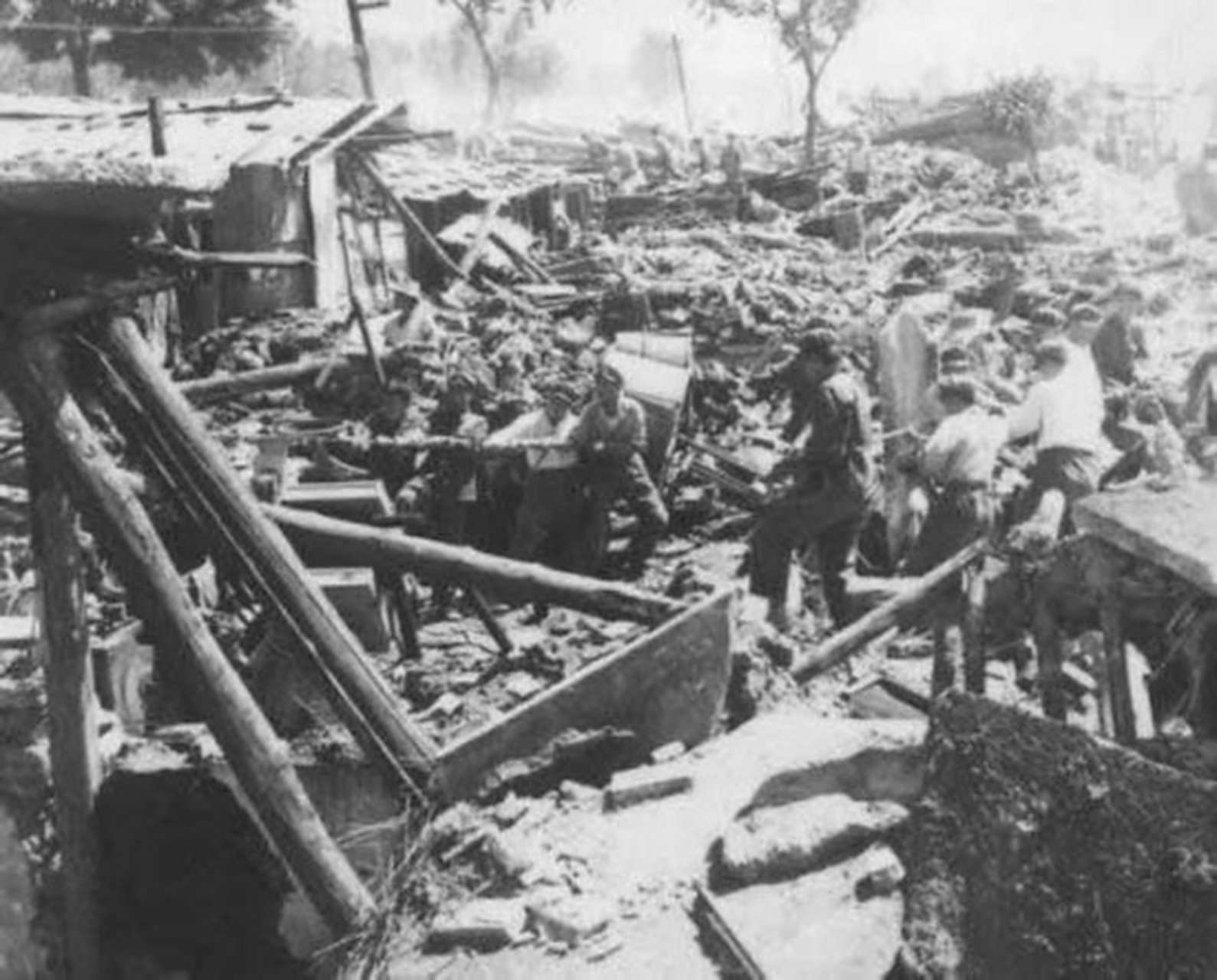 1976年,唐山大地震后的真实影像