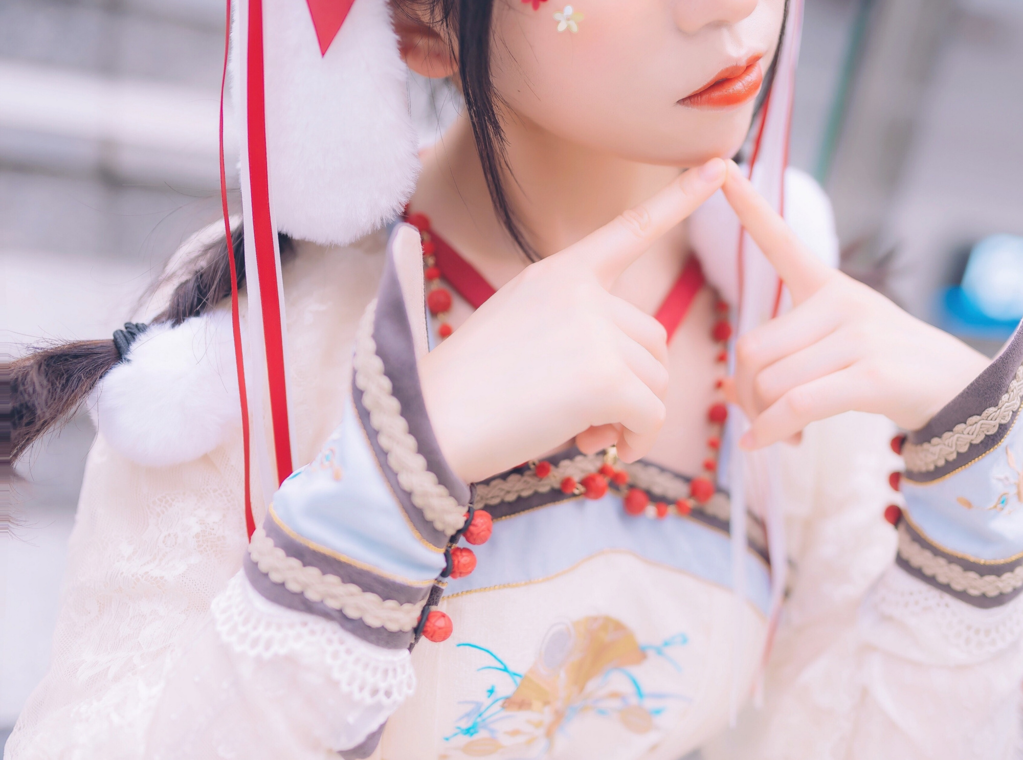 少女穿古风lolita配"白丝"裤袜,看到衣服背后的样子,我爱了