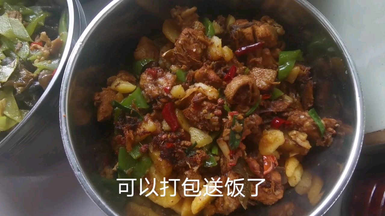 每天做两顿简单的工作餐
