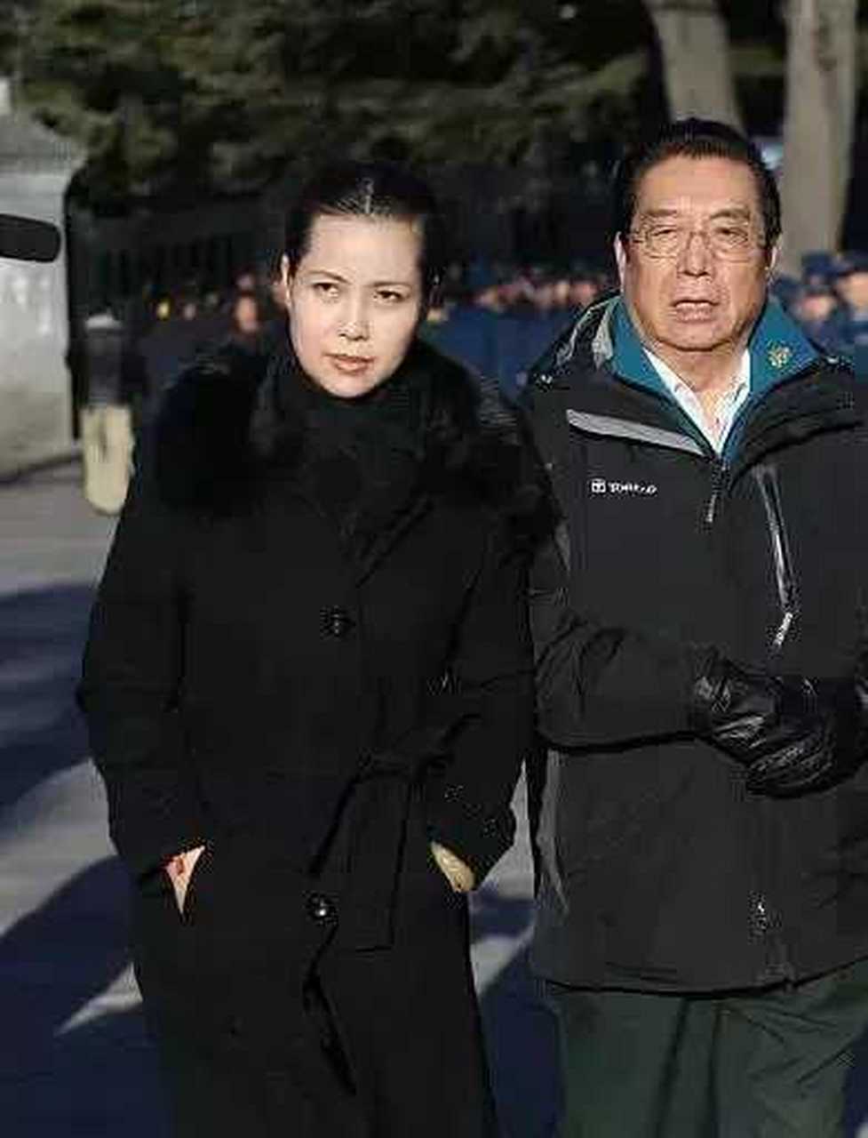 近日,网友爆料李双江梦鸽夫妇现身某大型活动现场,李双江虽已84岁高龄