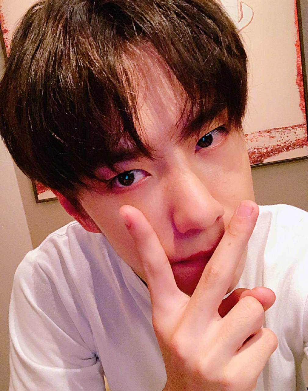 王一博的比7015时刻,他真的好喜欢这个手势啊 #王一博