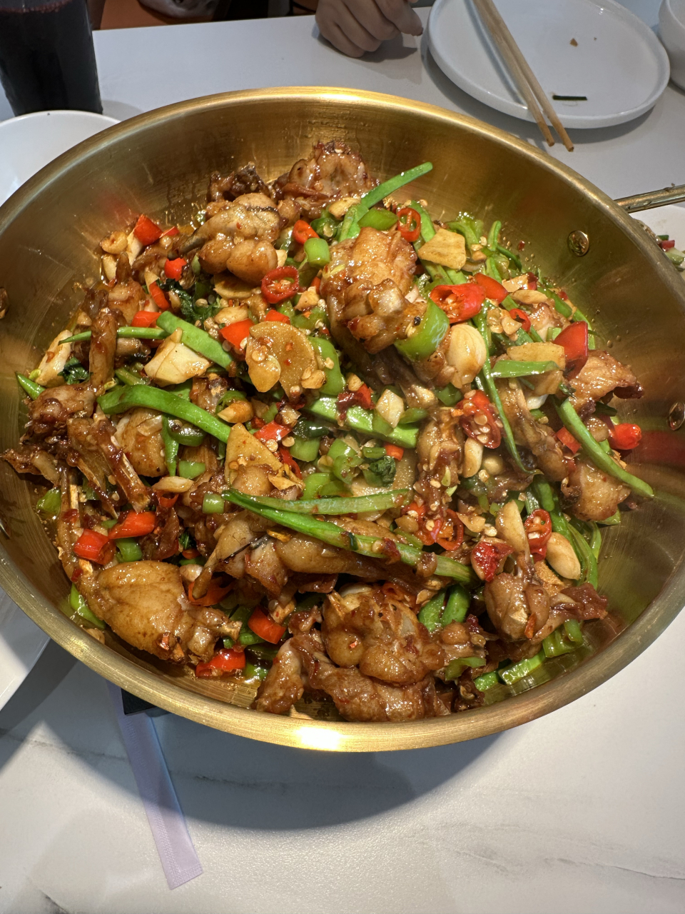 紫苏双椒牛蛙是一道口感独特,味道鲜美的湖南传统菜肴.