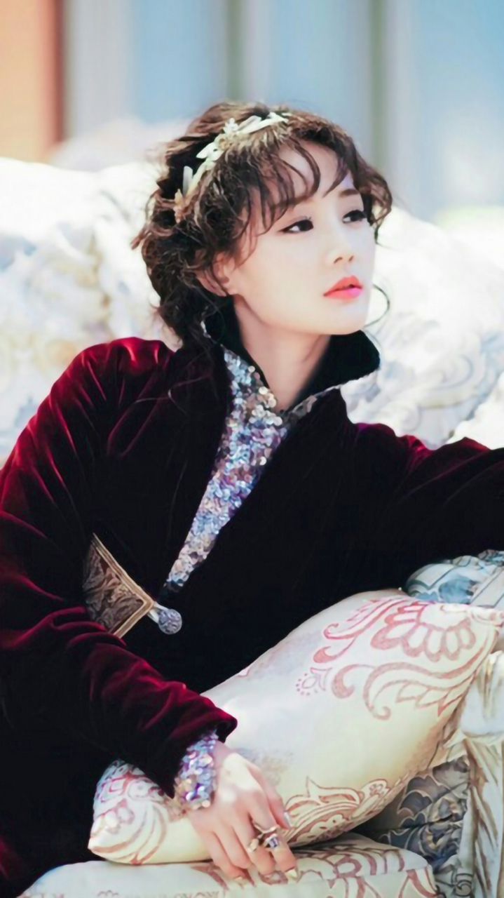 李一桐半妖倾城里的造型真的封神,我当时第一次认识她就是半妖倾城,聂