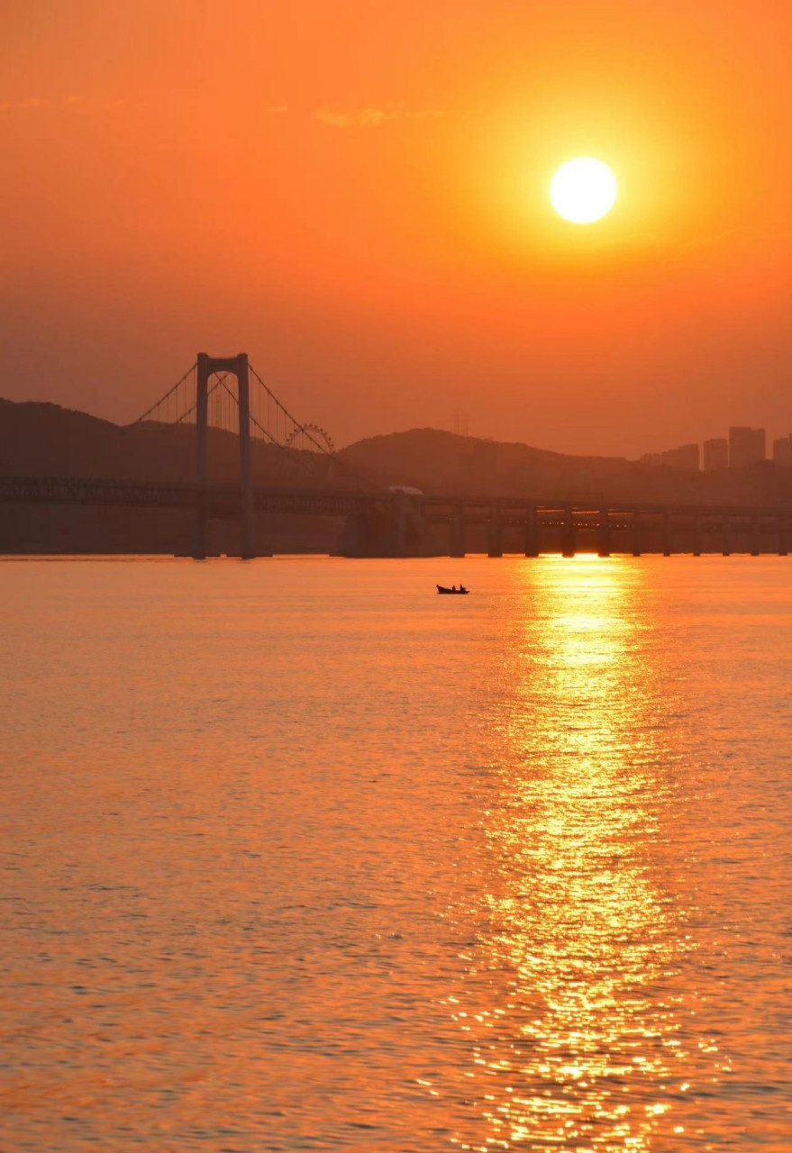 振兴新突破辽宁杠杠滴# #美好辽宁欢迎您# 醉美海上红日