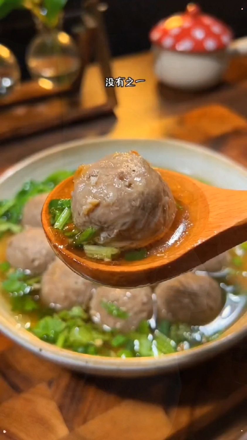 吃腻了肉,来试试这个爆浆牛肉丸吧,煮汤打火锅都可以.-度小视