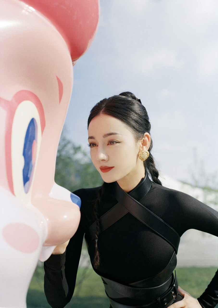 迪丽热巴与三万水狮会面啦!