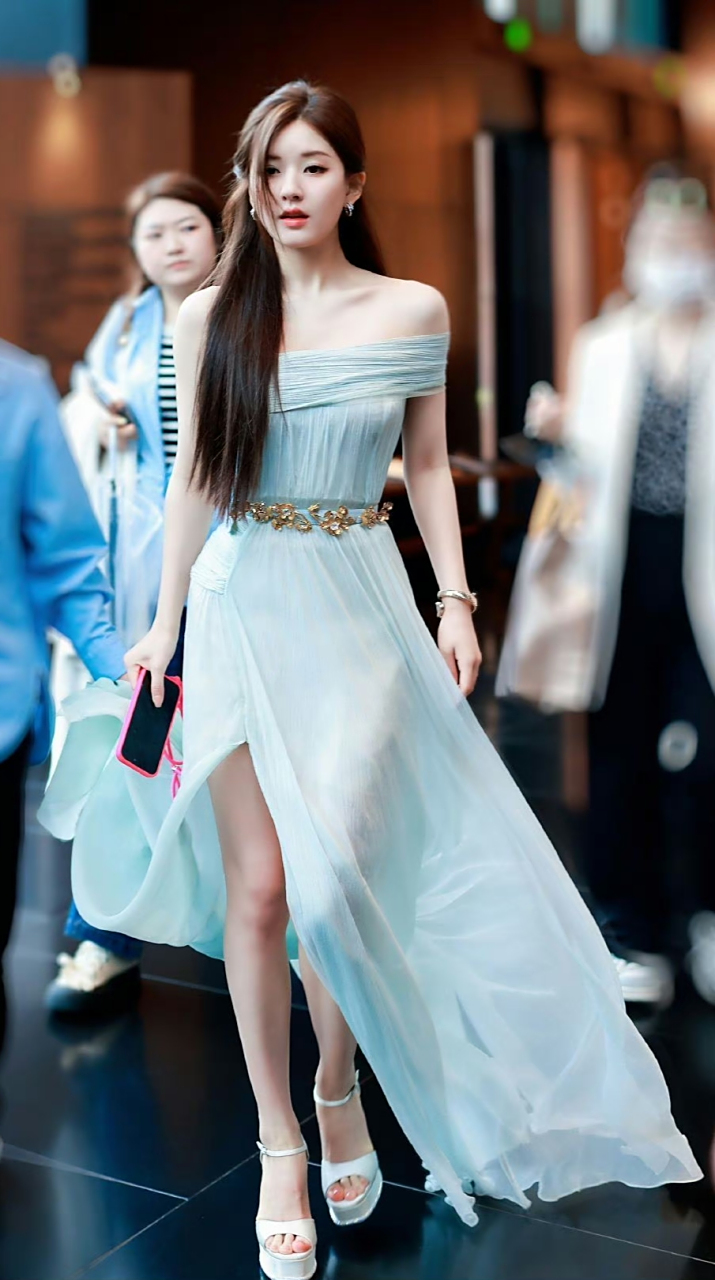 赵露思# 这薄荷绿纱裙好看的   清新仙气max