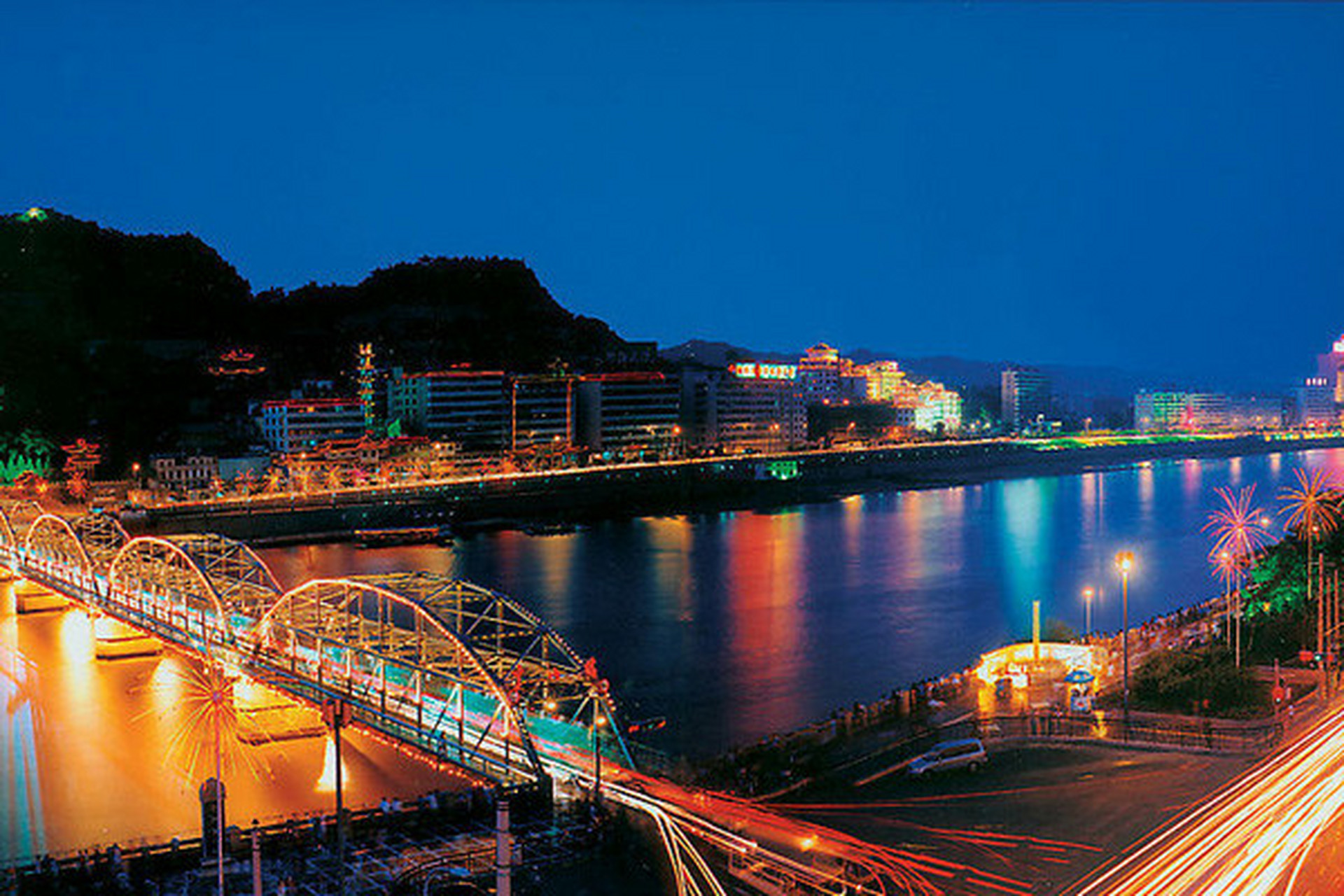 九月动态激励计划#   为什么兰州南滨河路几条车道又被封起来施工?