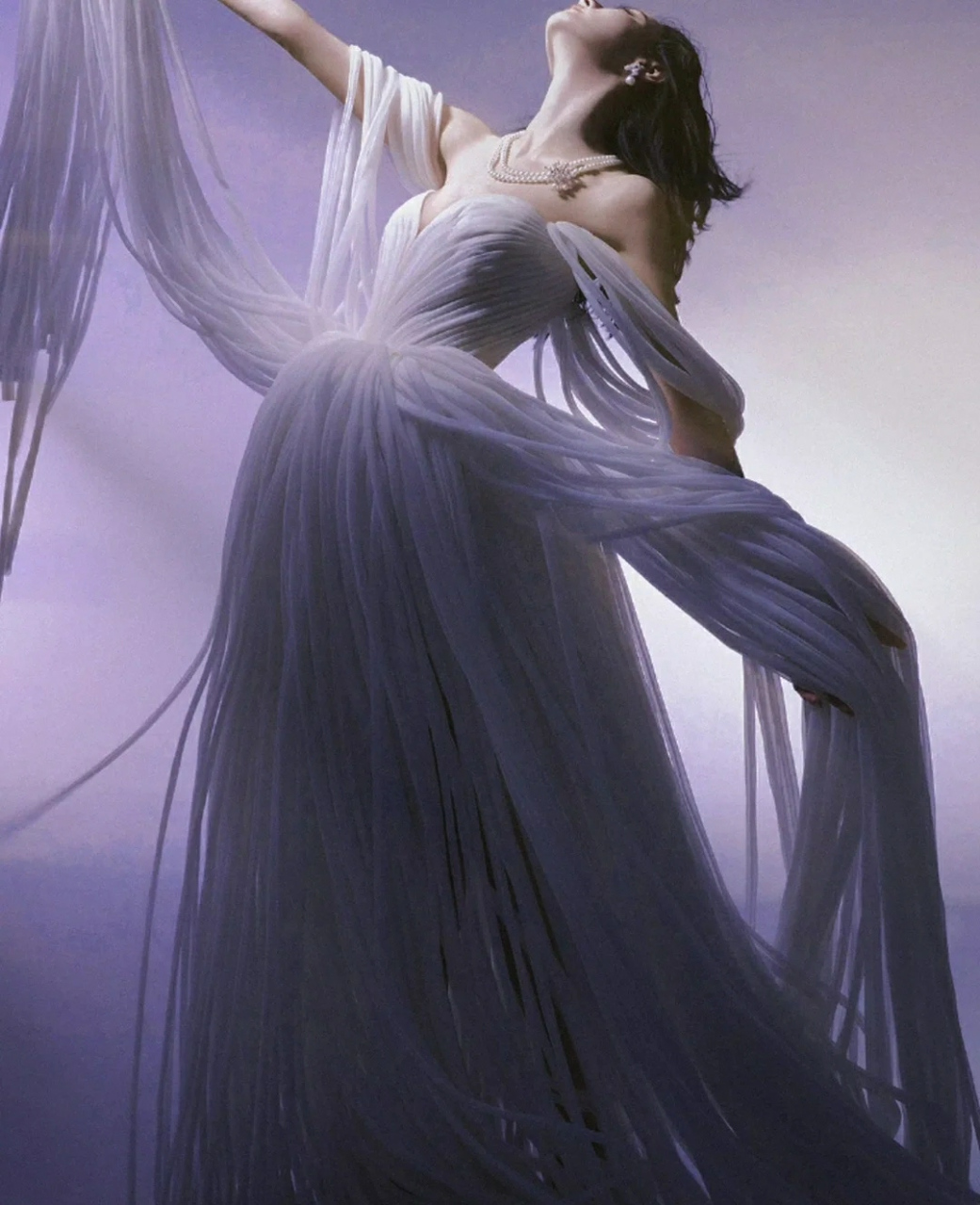 迪丽热巴最新杂志照片,这一套这张脸好像神女下凡