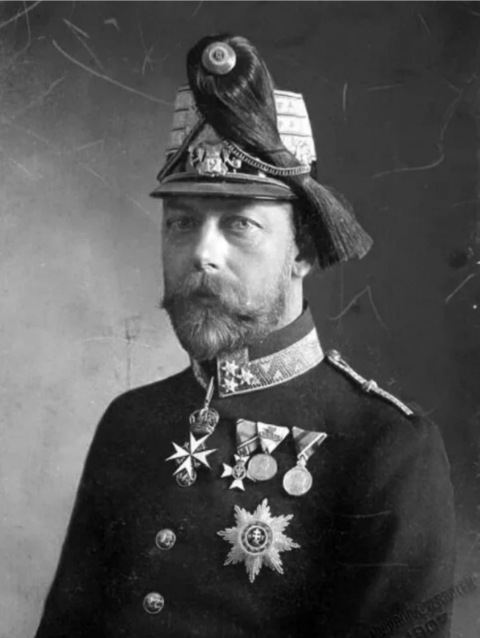 历史老照片,英国国王乔治五世,他身穿戎装,很是威风.