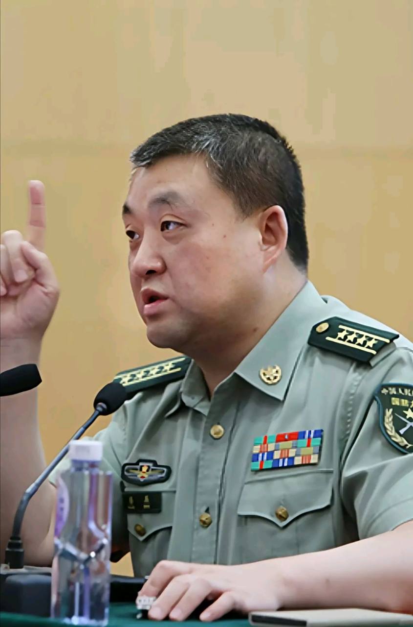 听听知名军事专家房兵的解读.