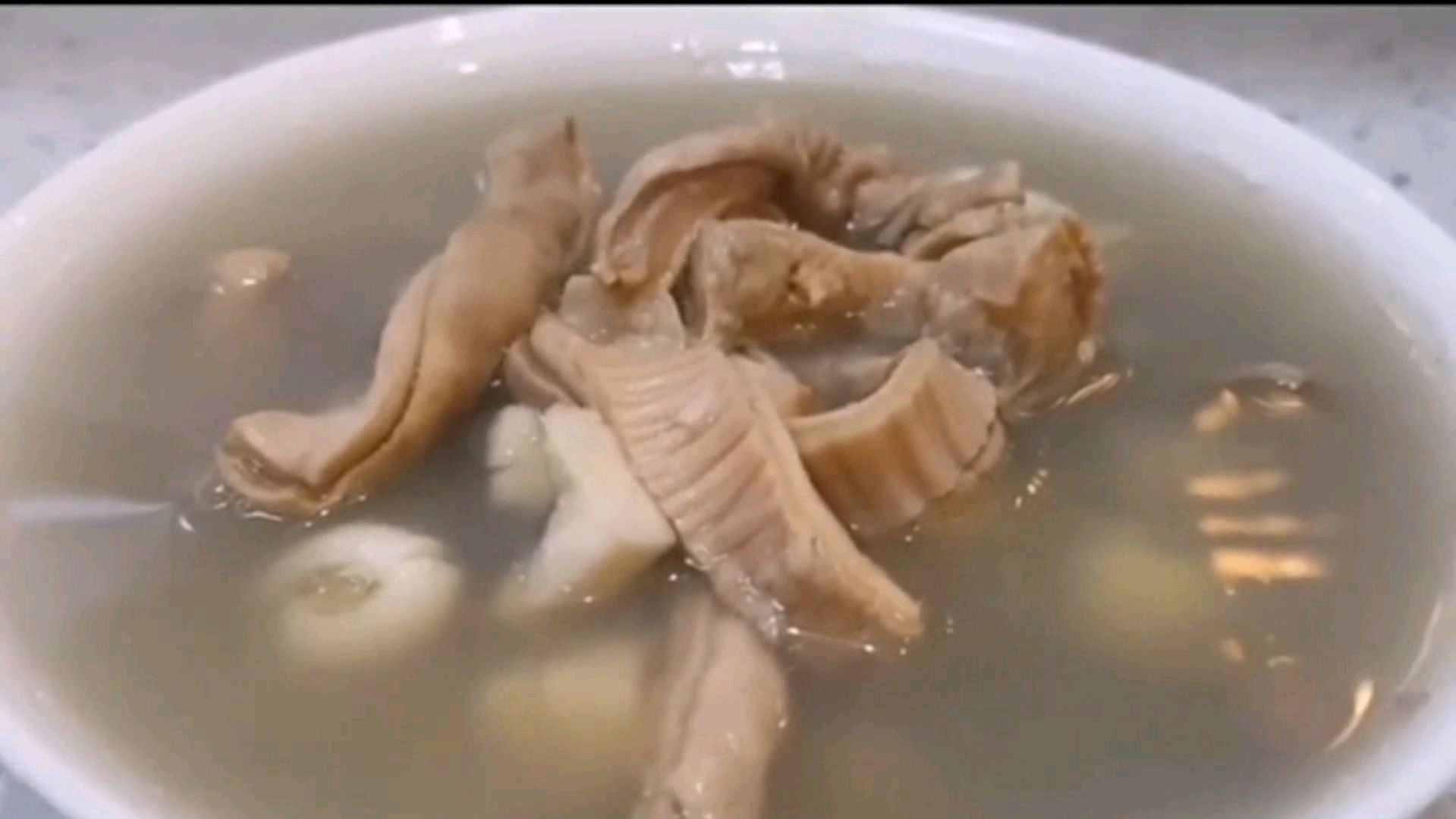 煲猪肚汤时,多加一种食材,满满的胶原蛋白,滋补养暖胃又养颜