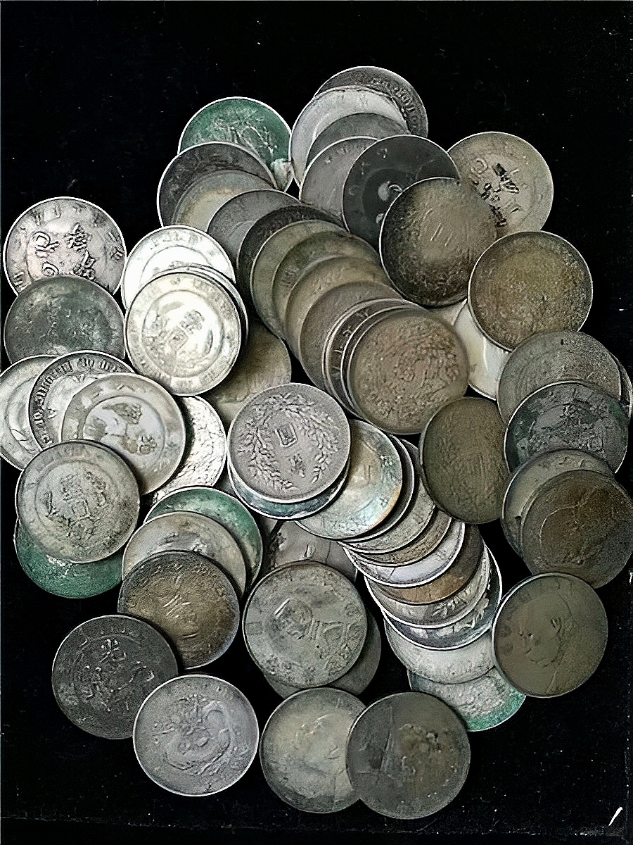 2013年,浙江一户老宅拆迁挖出大量银圆,专家估算价值近百万