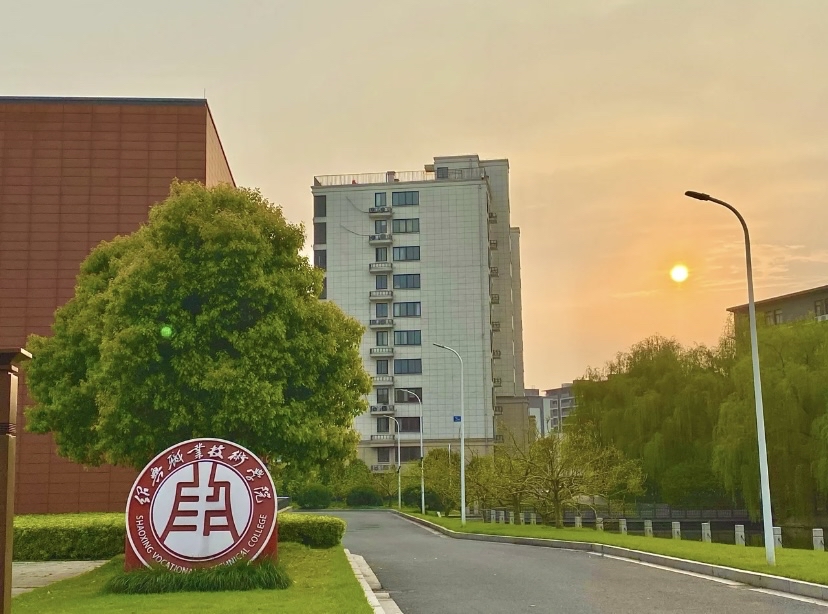 绍兴职业技术学院 学校的春日限定樱花