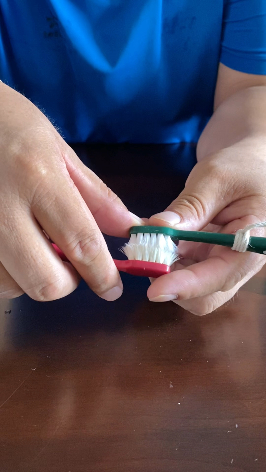 两支牙刷的摩擦力!