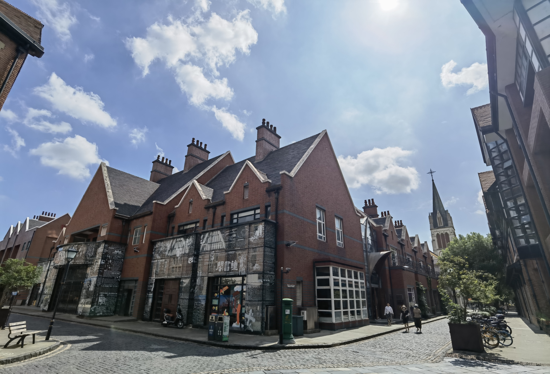 上周末,驱车1个多小时赶赴位于魔都西南角松江的欧式小镇避暑,偷得