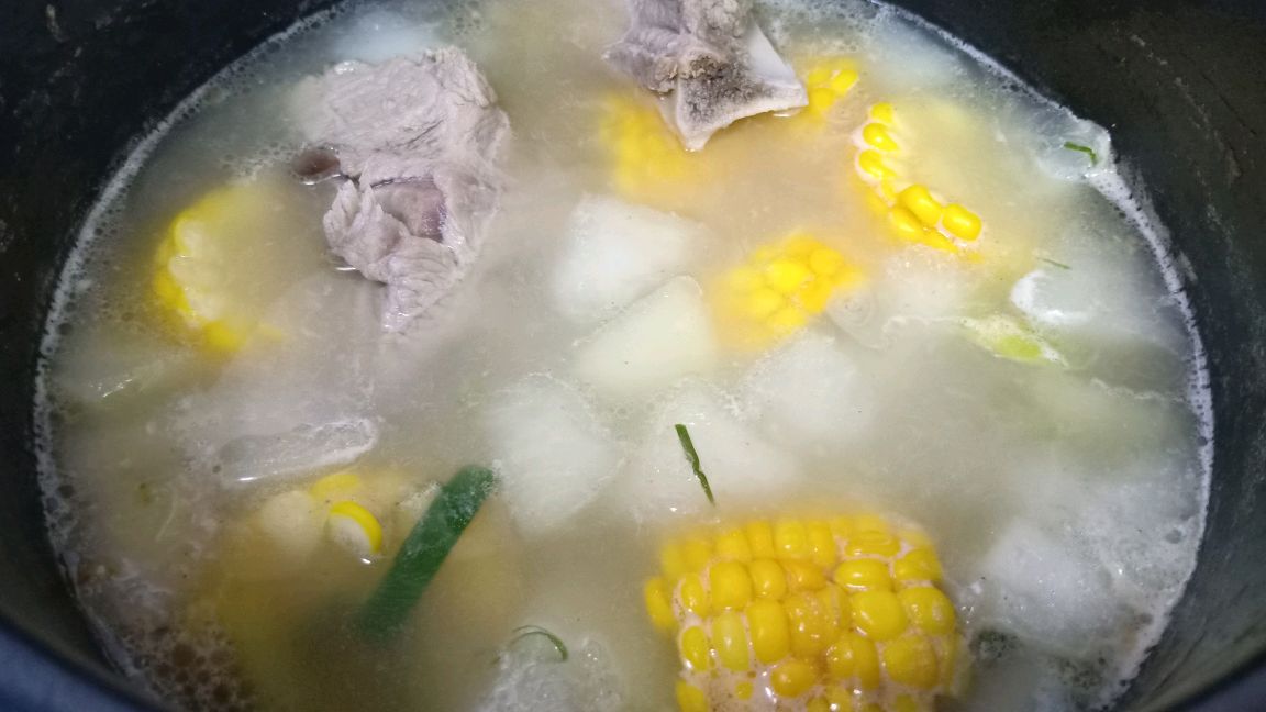 冬瓜玉米排骨汤家常做法,汤鲜味美,营养又健康,全家老少都爱喝