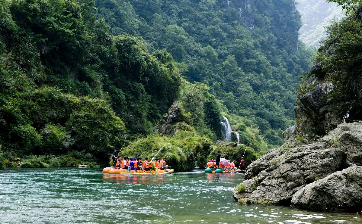 惊险刺激!湘西猛洞河漂流体验告诉你什么是真正的刺激