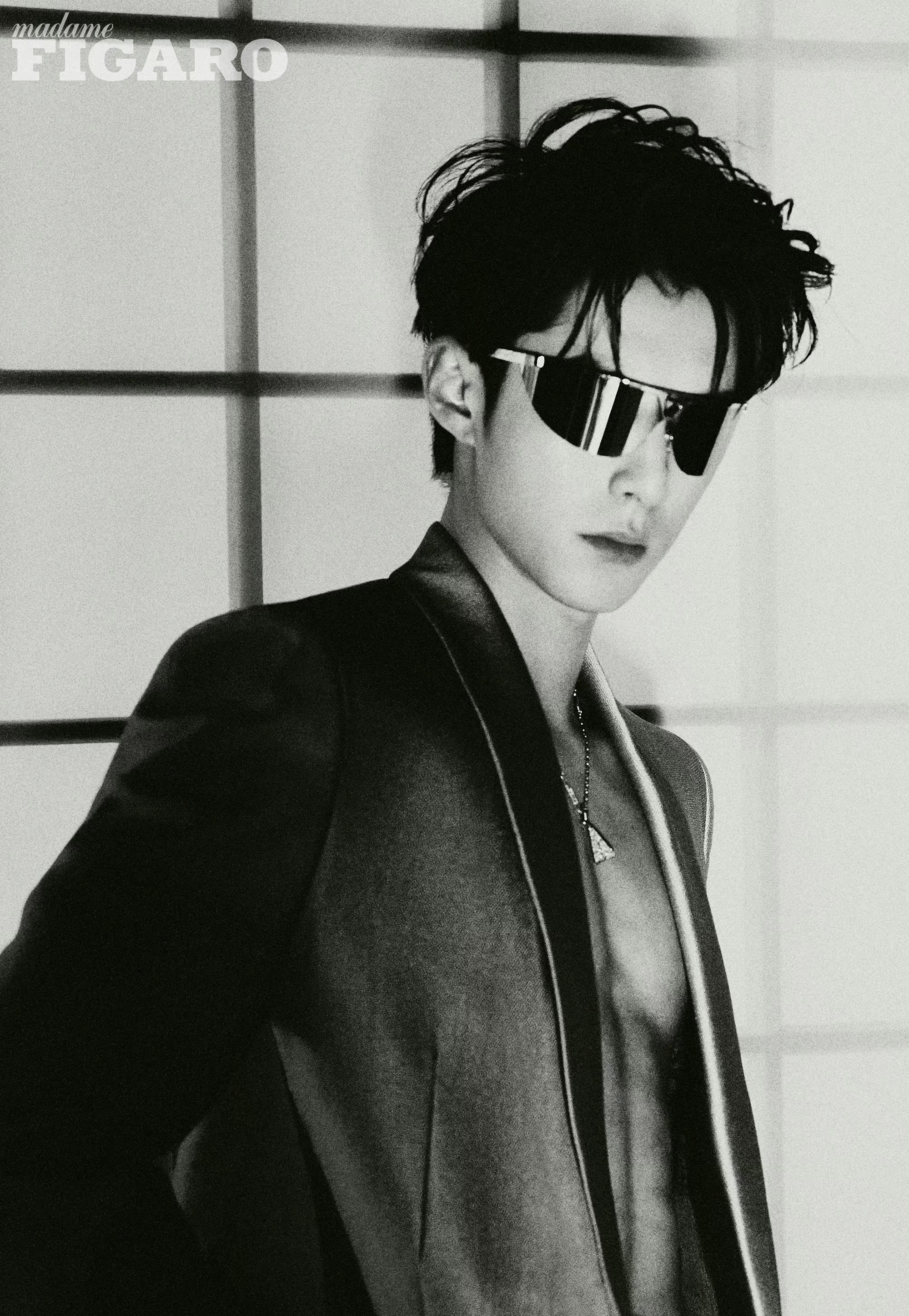 王鹤棣费加罗三色流光封面