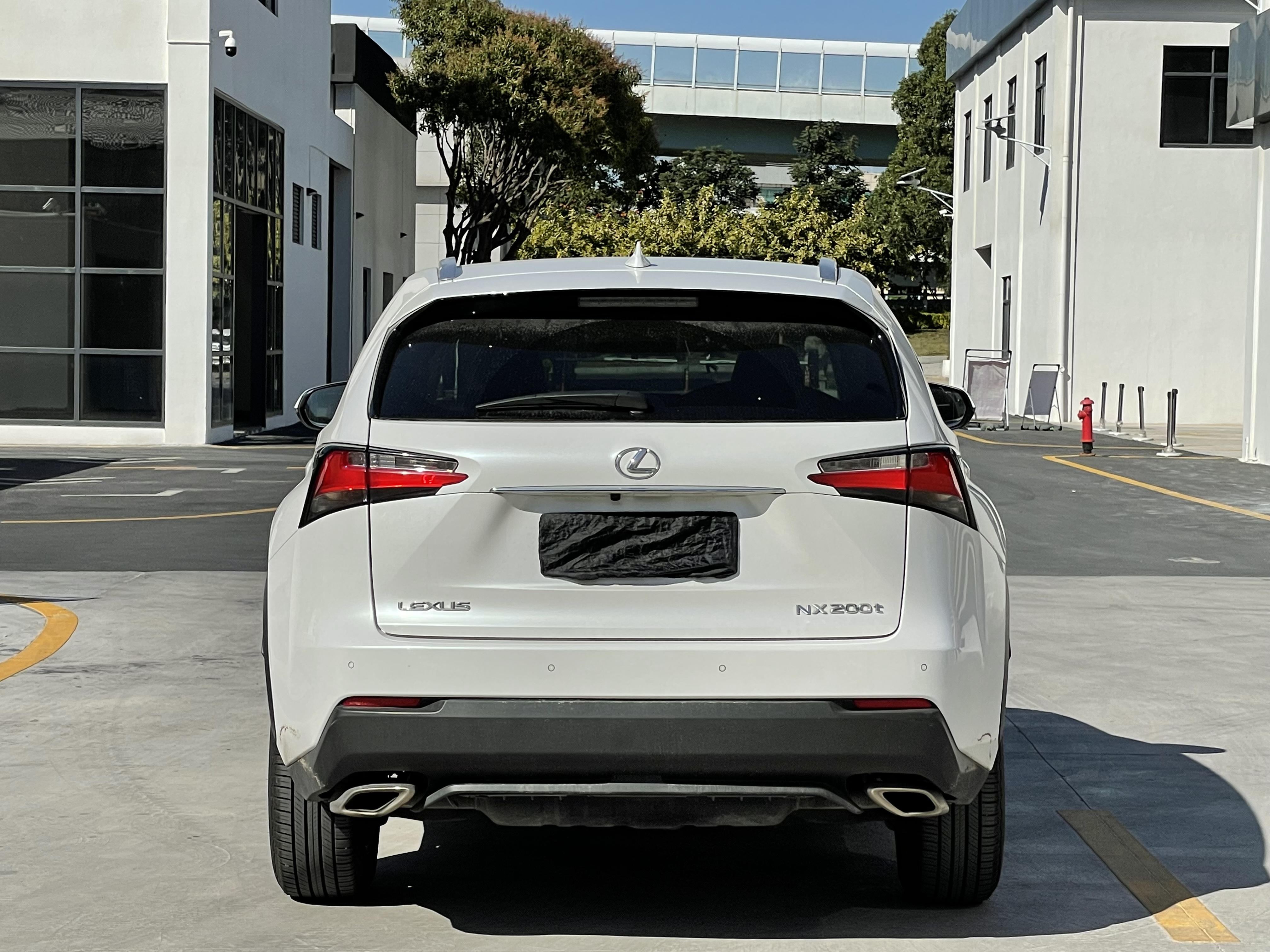 16年雷克萨斯nx200t 全驱锋尚版 4万公里一手原版车况 费用跟车