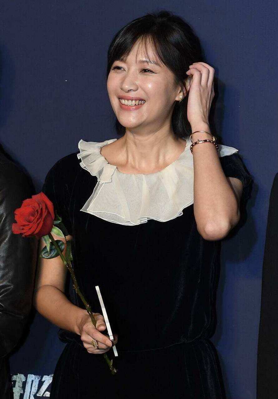 徐静蕾,一个多才多艺的京圈才女,不仅人长的漂亮性感,而且无论做演员