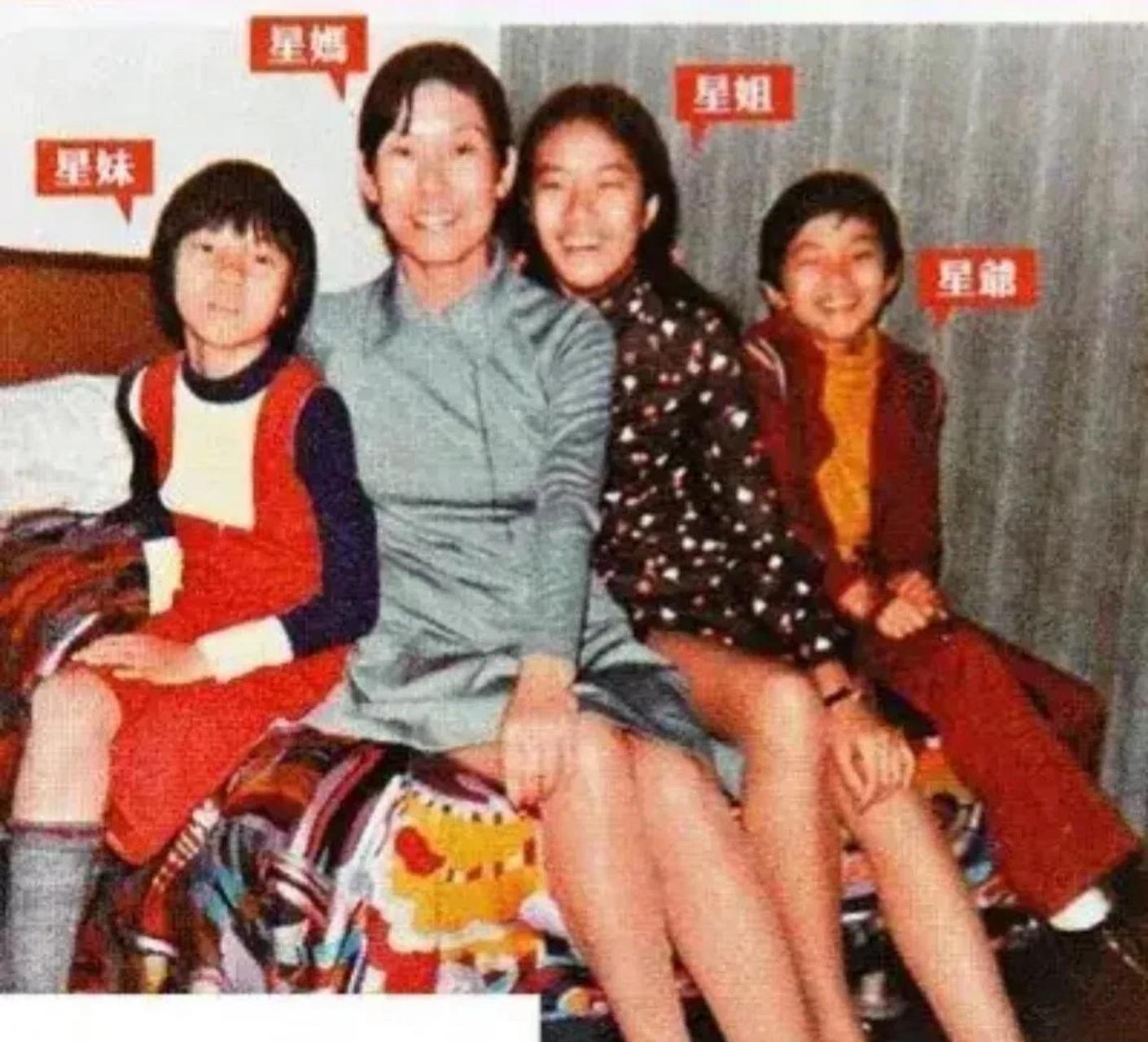1972年香港街头,10岁的周星驰,姐姐周文姬,妹妹周星霞,母亲凌宝儿,一