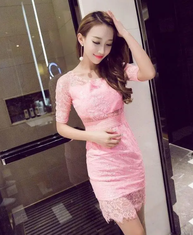 上海名媛圈事件回顾:60余人拼丝袜,一人得脚臭32位妹子?