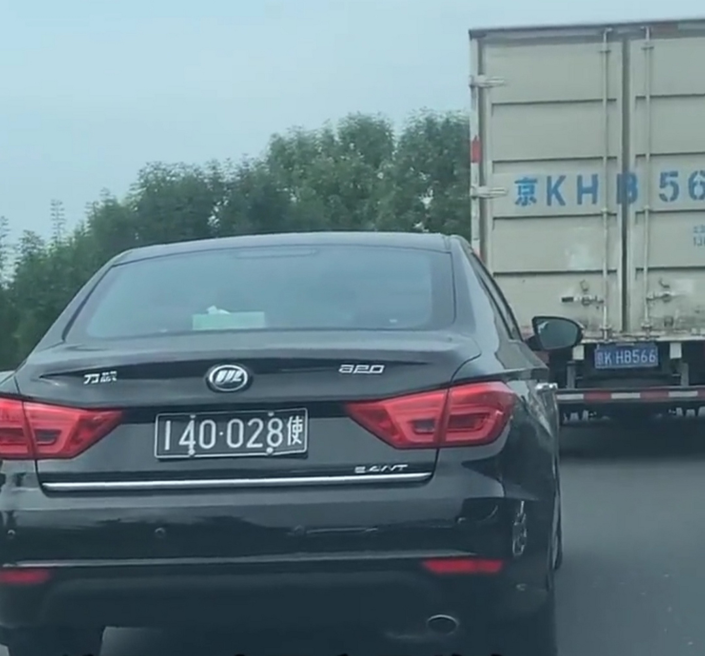 牌照上有个使字,这应该是大使馆的车吧,这是哪个国家大使馆的车呀?