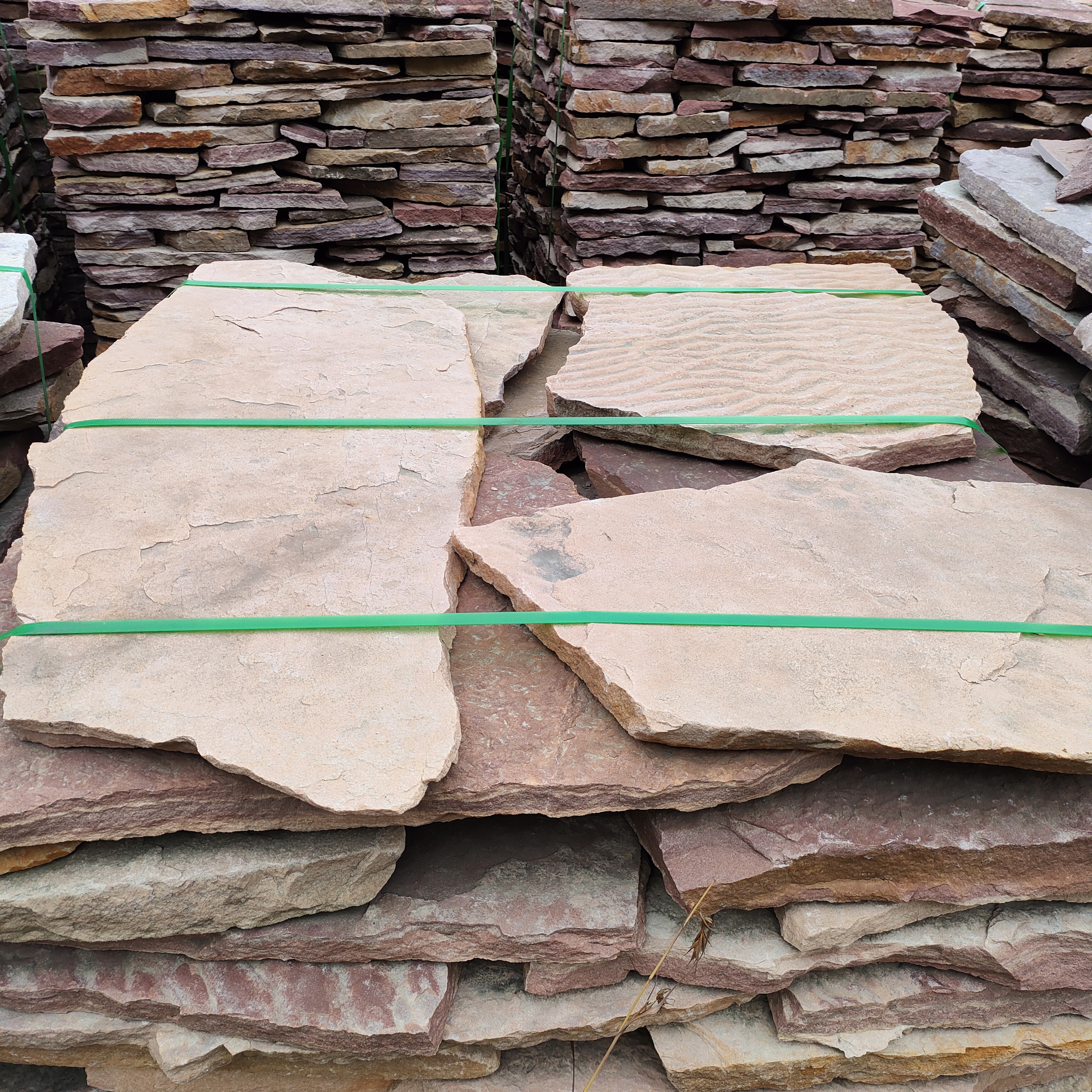 恒峰石材主营自然面文化石,蘑菇石,板岩欢迎咨询