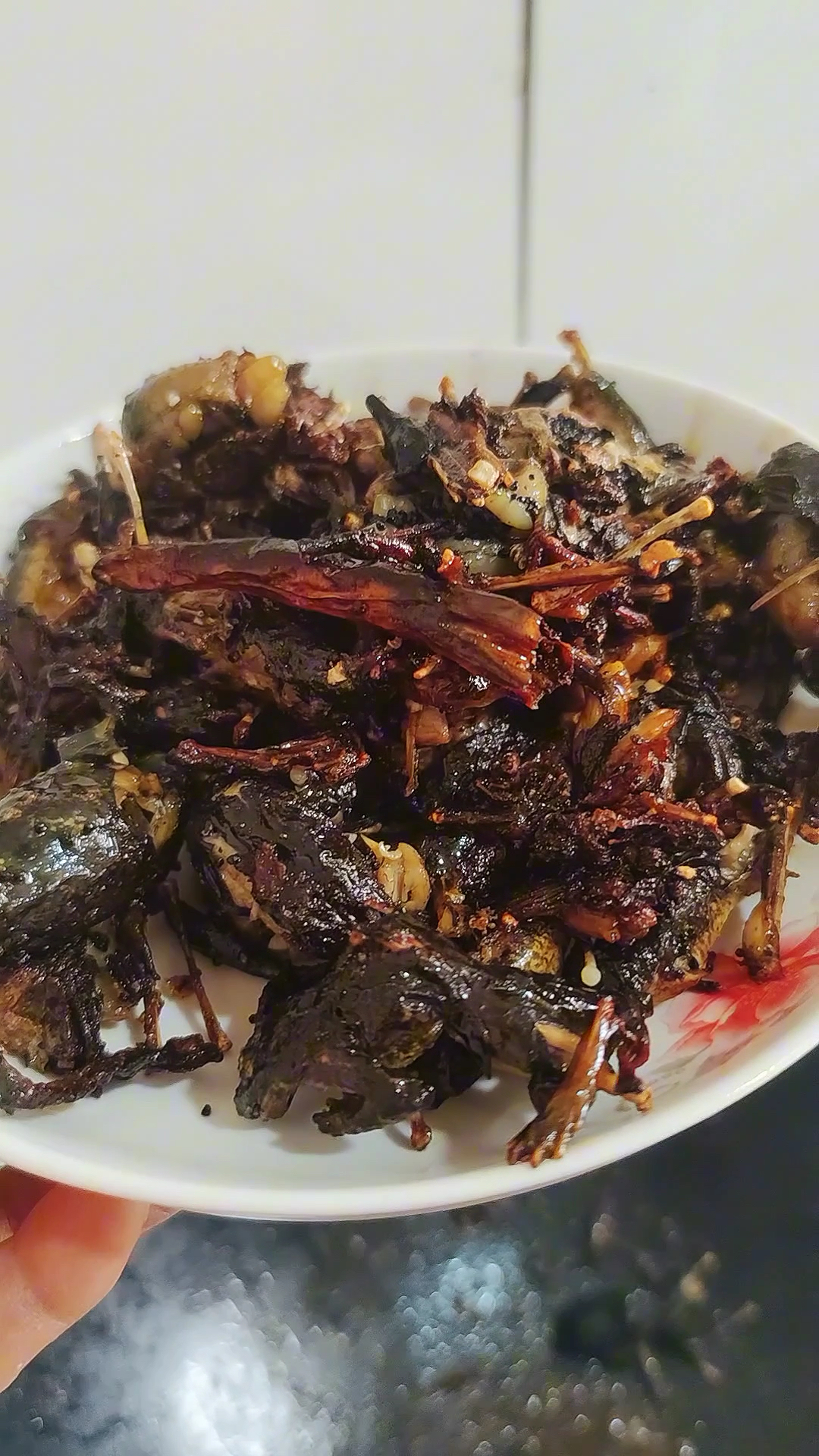 蛤蟆这样做,嘎嘣脆还有食欲