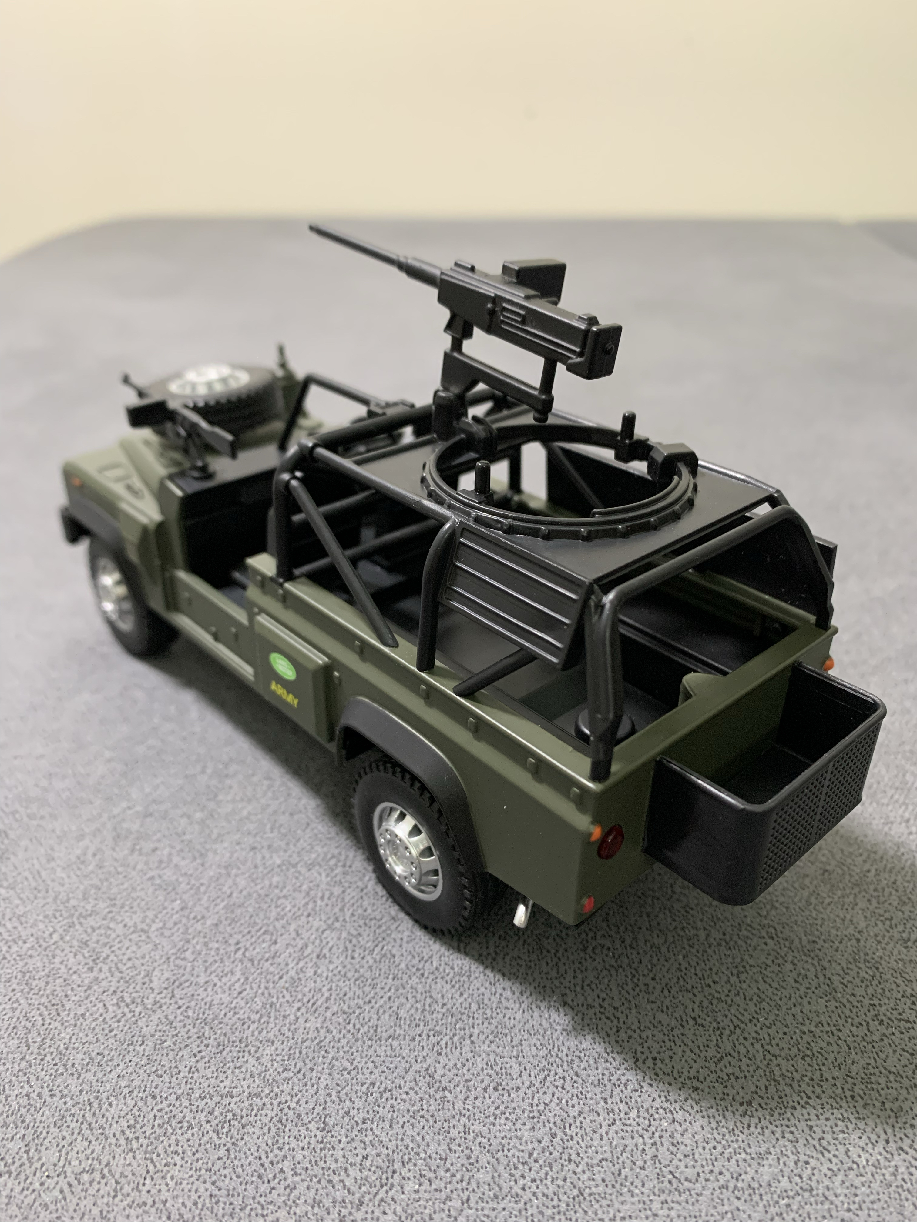 合金可转向减震吉普军车,陪伴男孩勇闯冒险路!