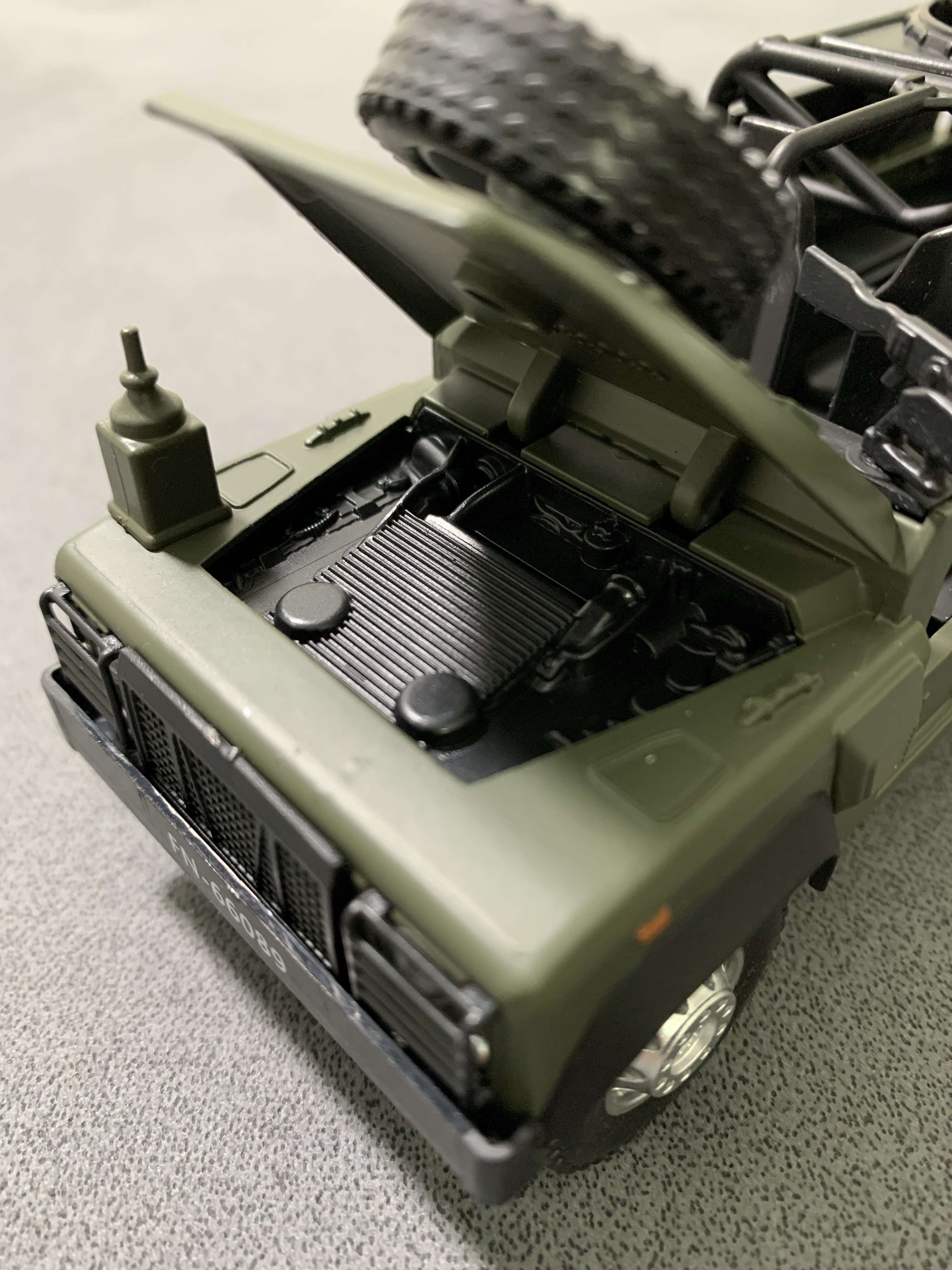 合金可转向减震吉普军车,陪伴男孩勇闯冒险路!